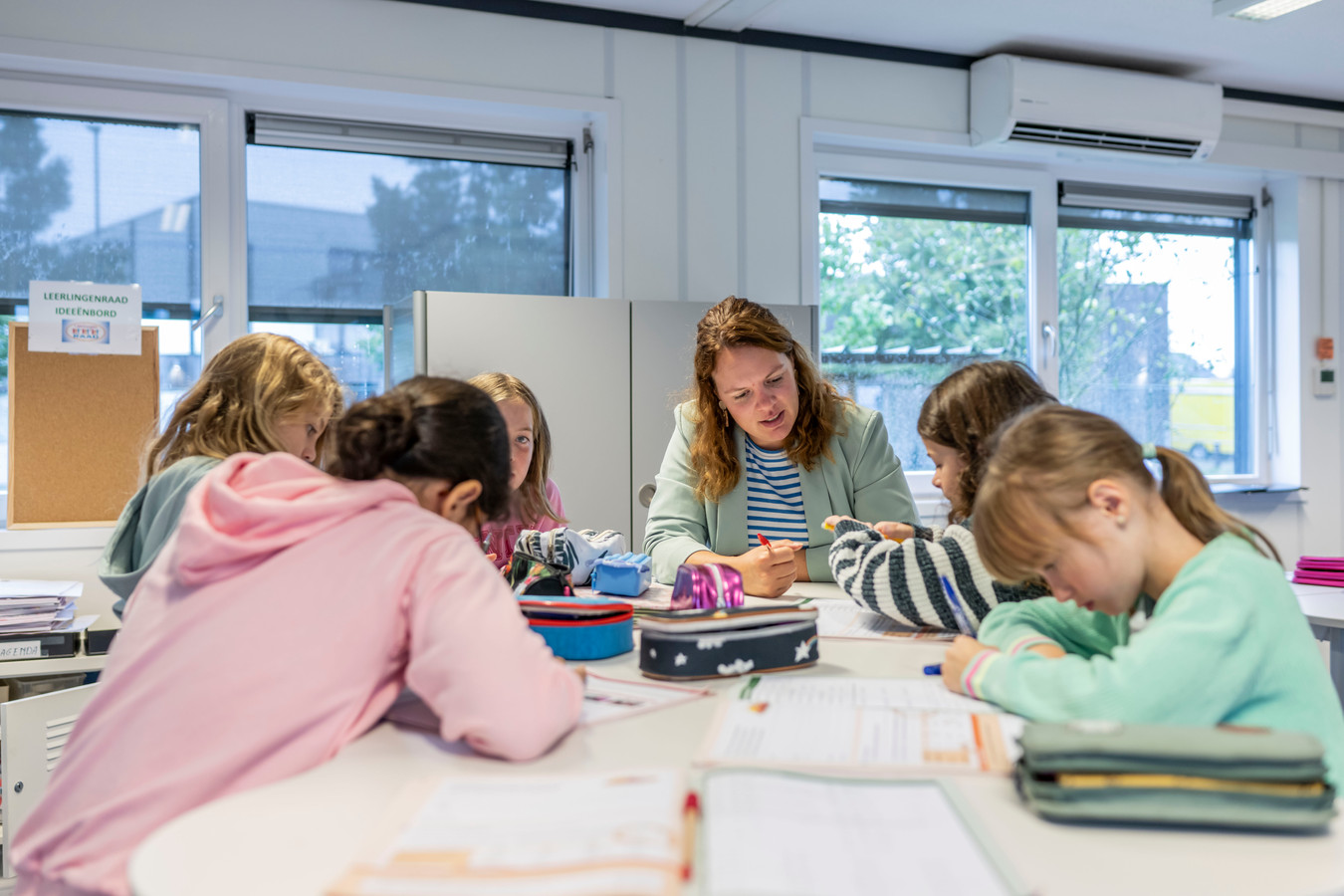 PERSBERICHT: HLN: Basisschool Vierhuizen zet in op flexibele werkomgeving bij vierdeklassers: “Zelfs nieuw meubilair voor gekocht”