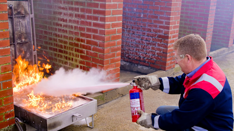 Fire Extinguisher Safety for Construction: Part 2 - Using Extinguishers (US)