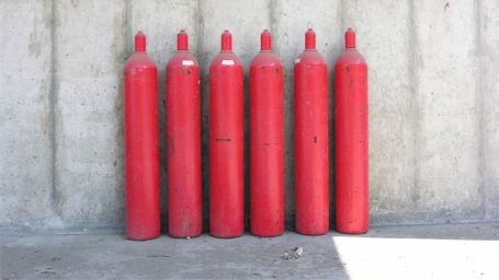 Bezpečnost ve vztahu k lahvím se stlačeným plynem - Mezinárodní (Compressed Gas Cylinder Safety - International Czech)