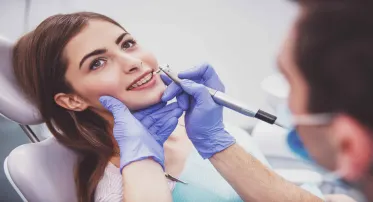 جلسات تنظيف وتلميع الأسنان – ابتسامتك تبدأ من هنا!