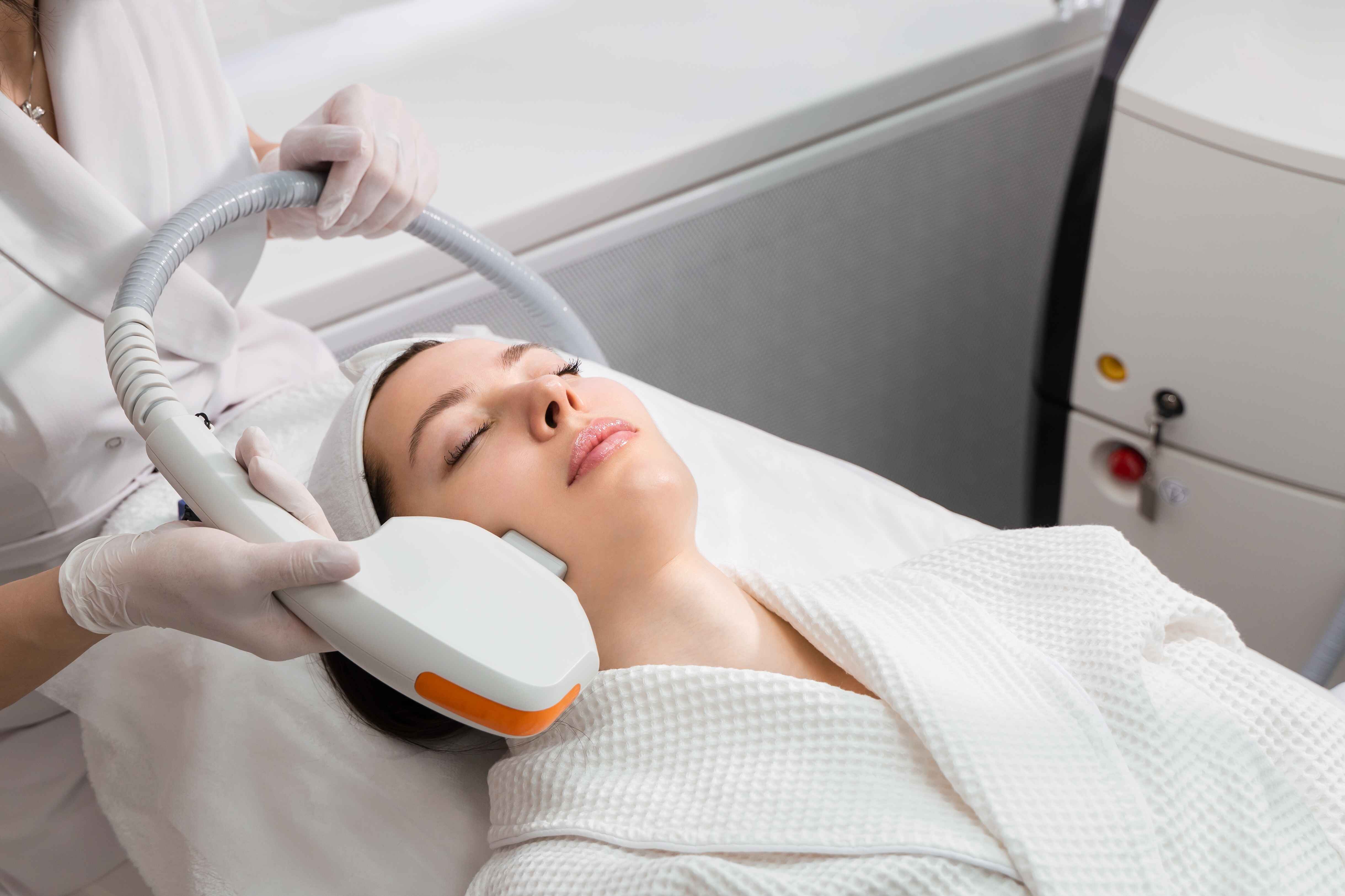 HIFU Session – Non-Surgical Skin Tightening