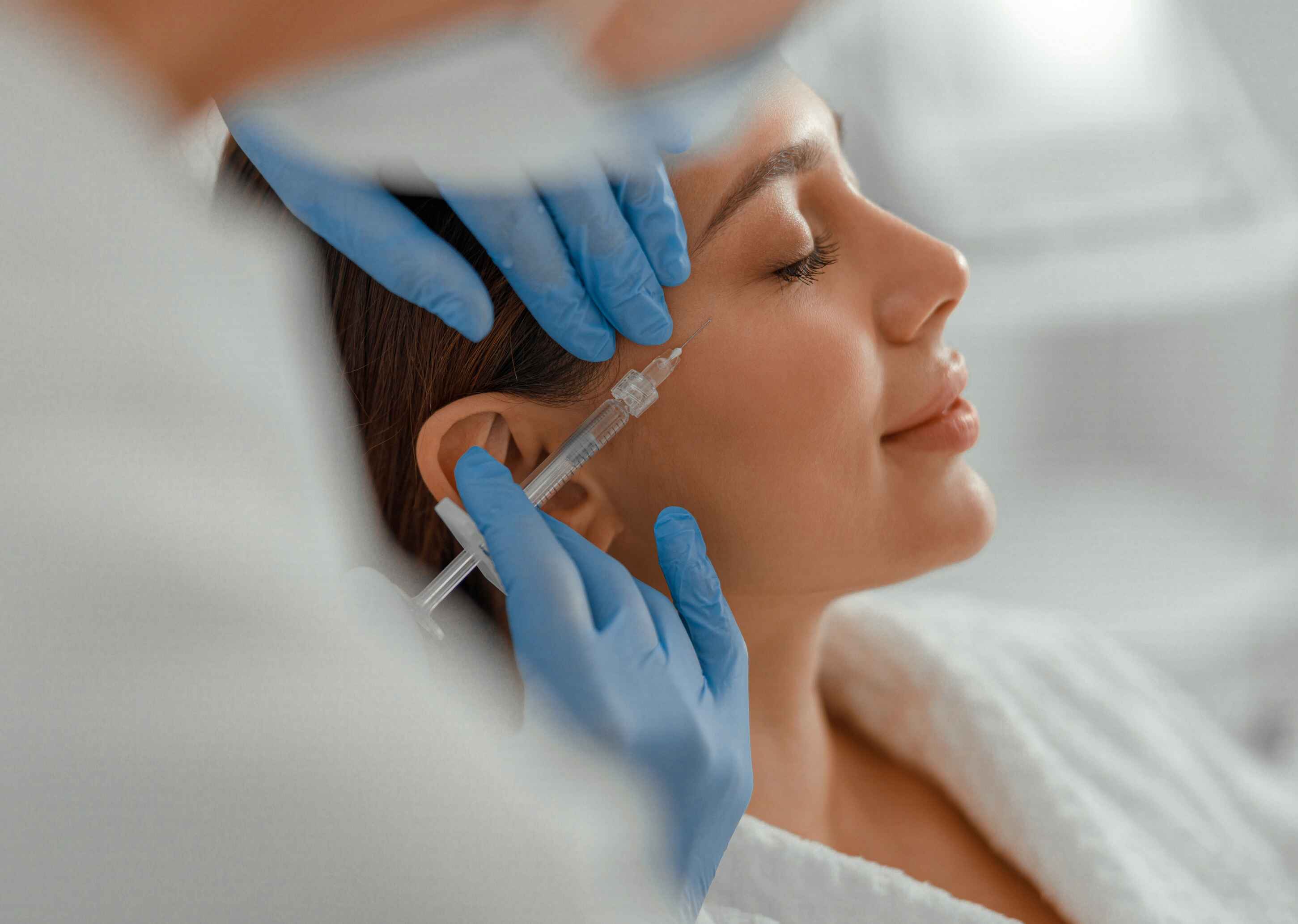 Botox Around the Eyes or Eyebrow Lift – For a Radiant and Youthful Look