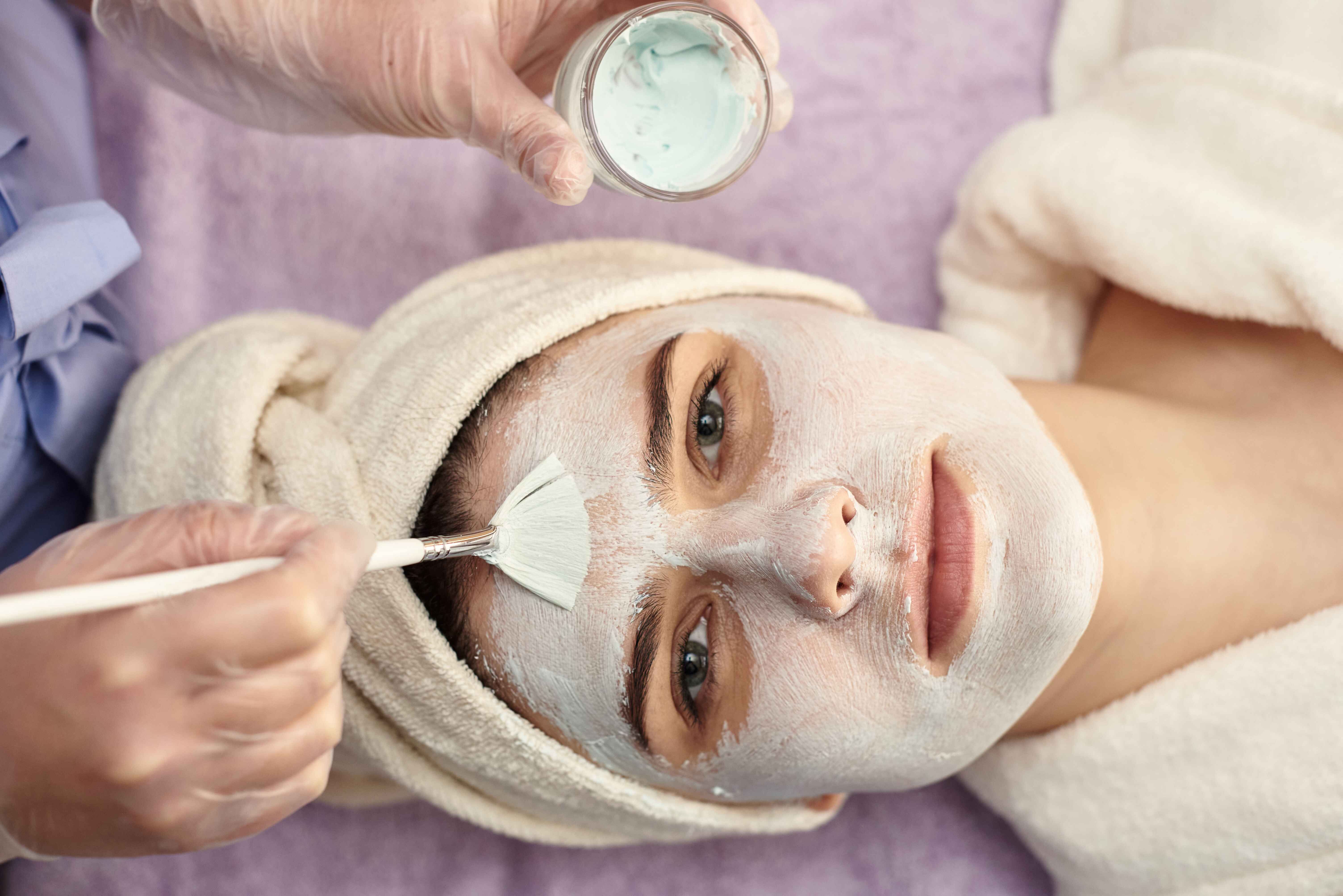 Chemical Peeling Session – Skin Renewal & Glow
