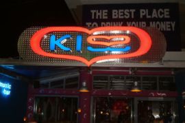 Kiss Bar