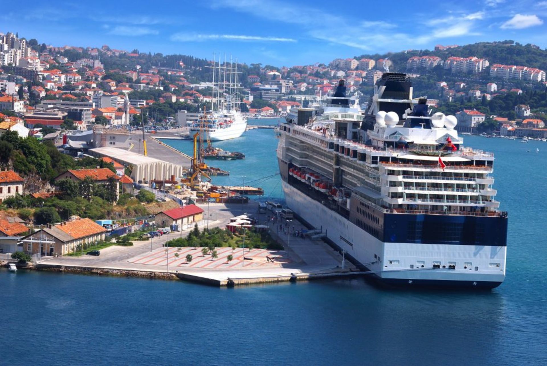 Kreuzafhrtschiff in Dubrovnik