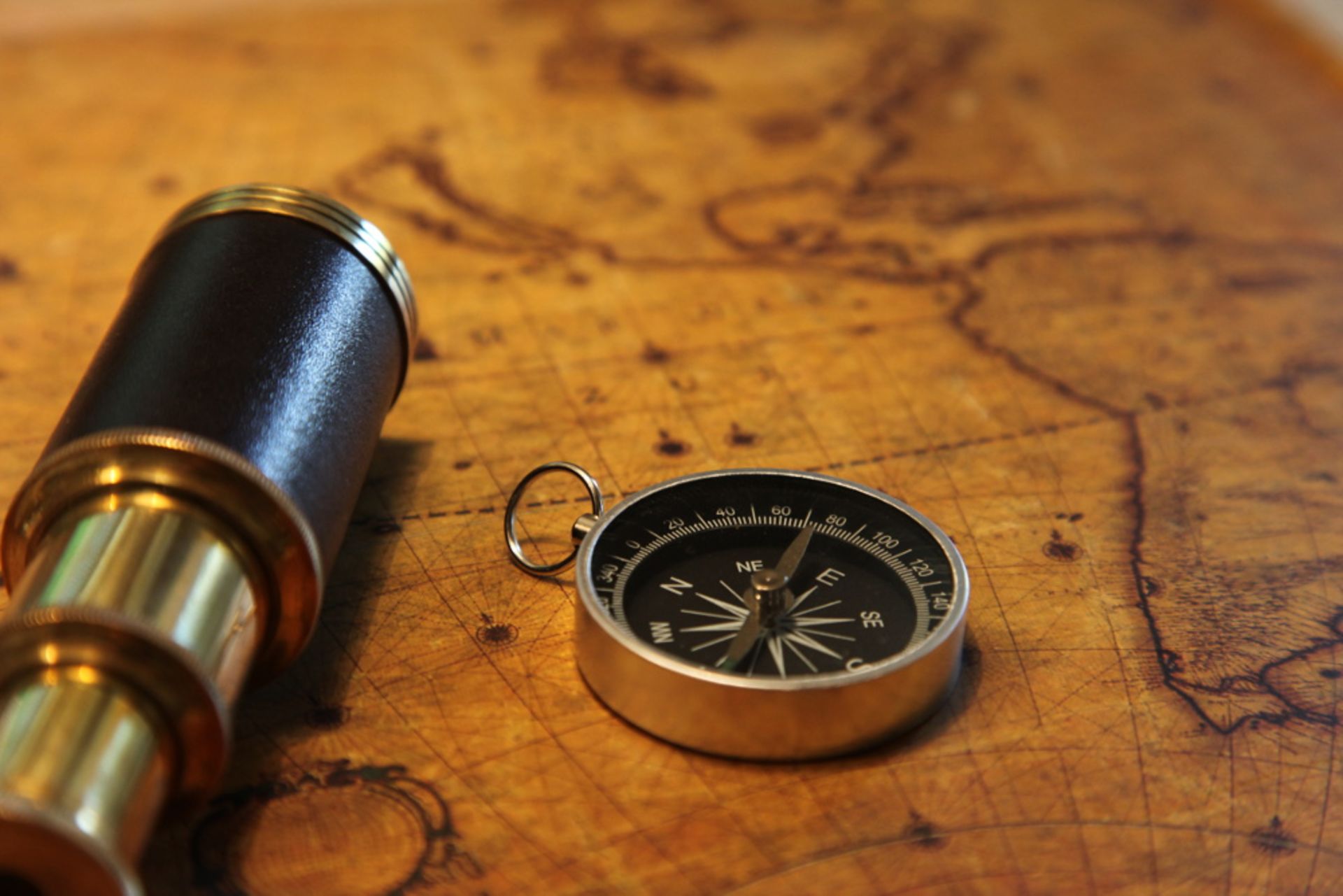 Eine alte Seekarte zum Navigieren eines Schiffs. Foto: Fotolia