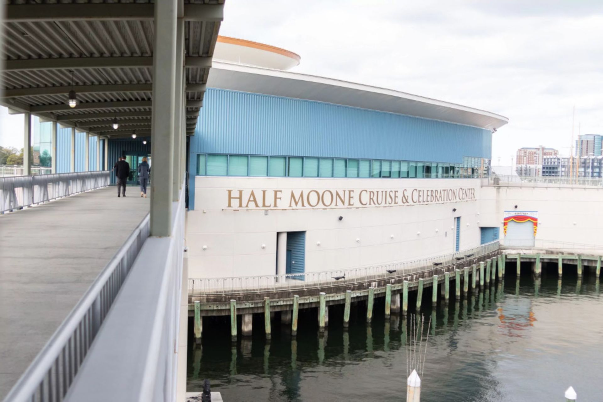 Das Half Moone Cruise Center in Norfolk
