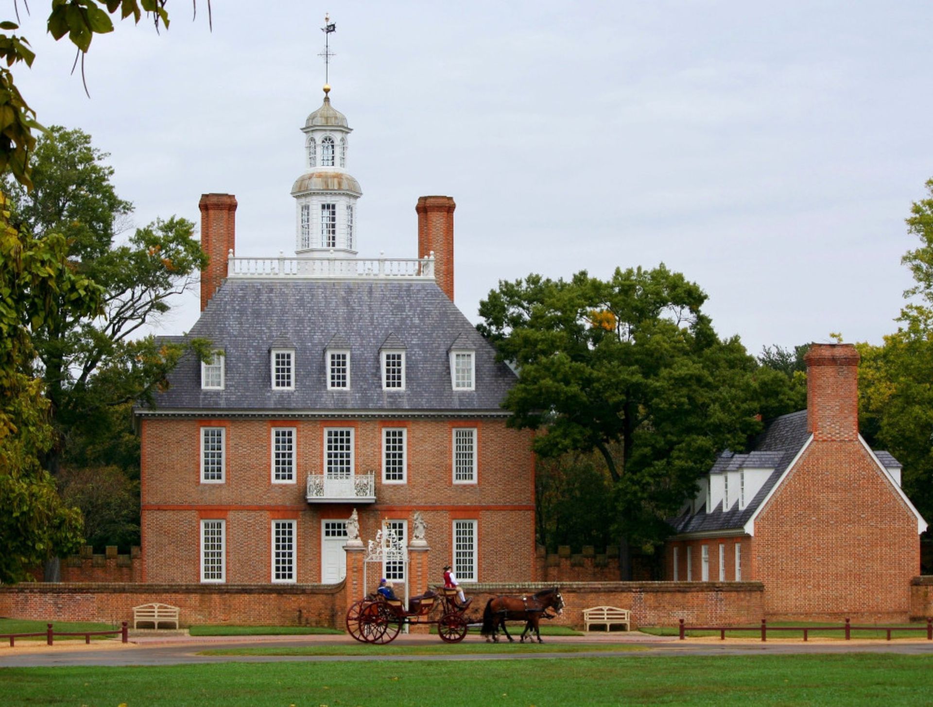 Geschichtsträchtigkeit trifft auf Kleinstadtcharme im historischen Dreieck der USA