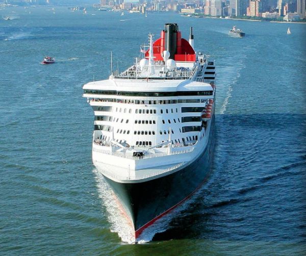 QM2 Day in Hamburg