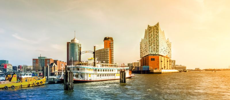 Blick auf die Elbphilharmonie in Hamburg - Foto: pure-life-pictures - Fotolia