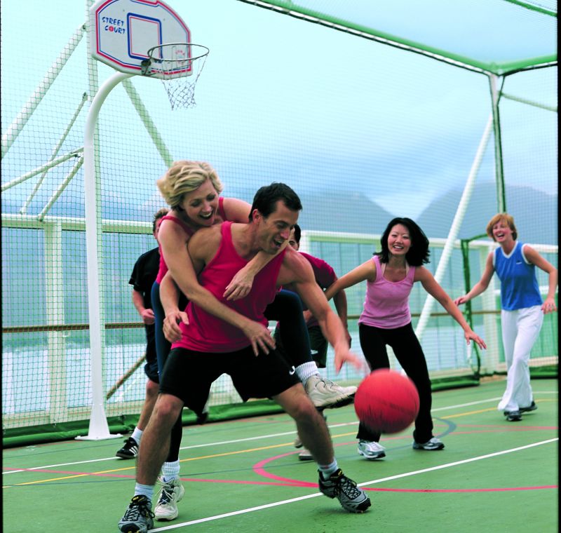 Basketball-/Volleyballfeld