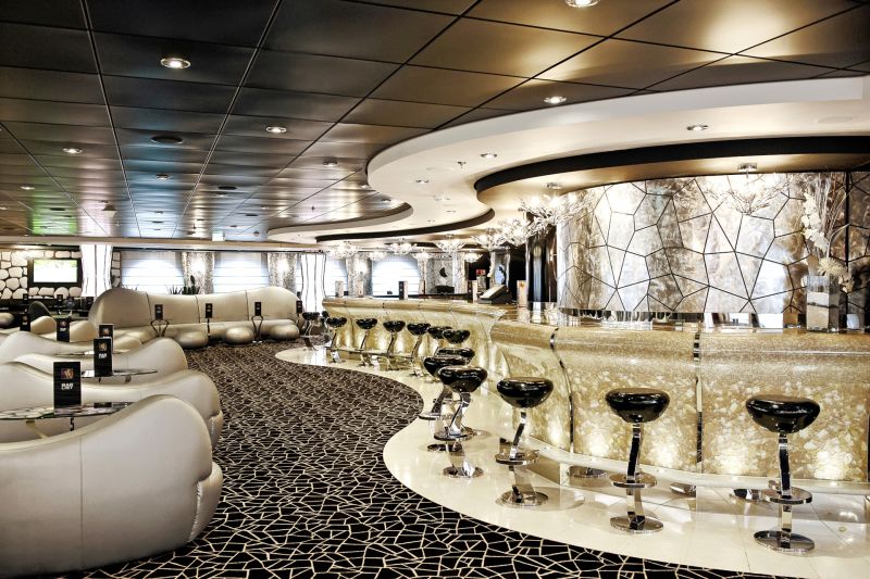 Black & White Lounge