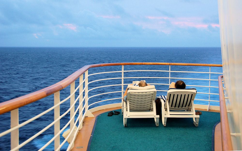 Genießen Sie den Ausblick aufs Meer Kreuzfahrten laden zum Entspannen ein