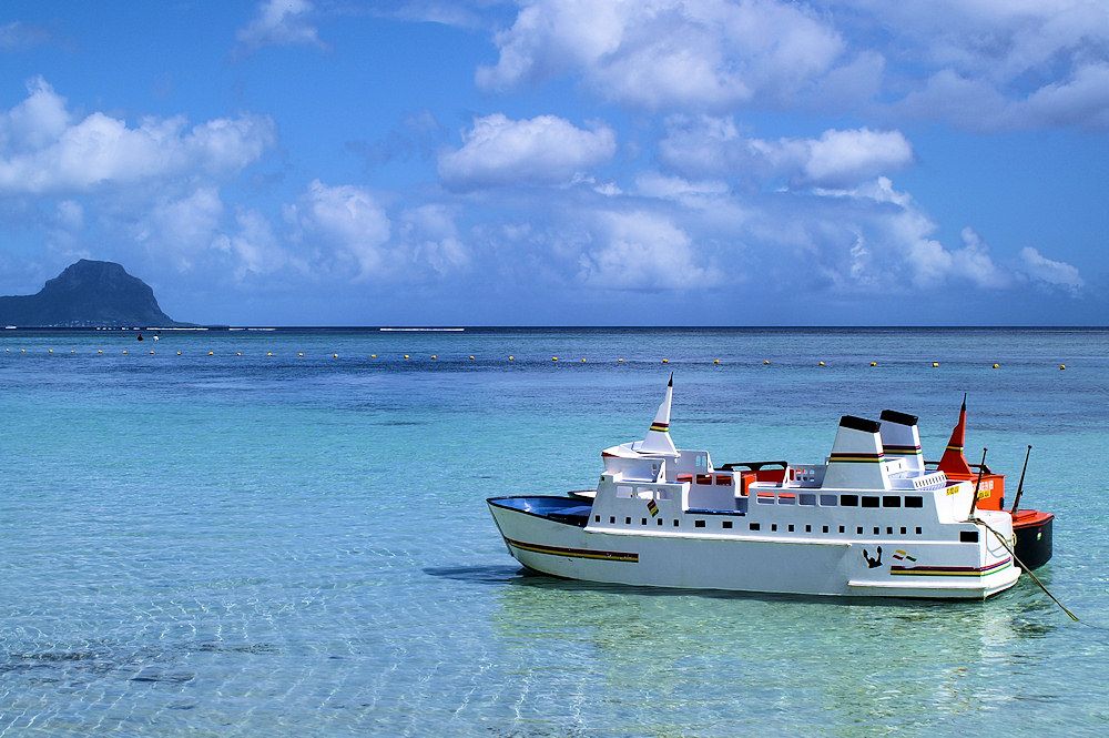 Modellschiff im Ozean Kreuzfahrt-Gimmicks: Modell-Schiffe