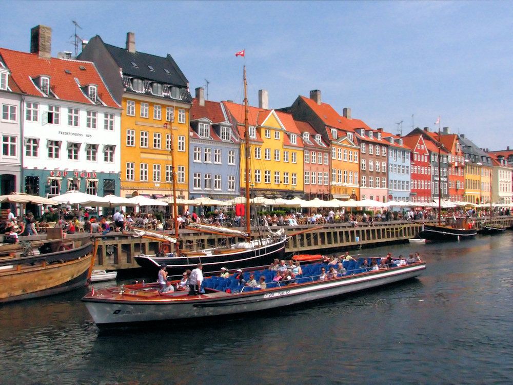 Ausflugsboot in Kopenhagen Die Altstadt von Kopenhagen