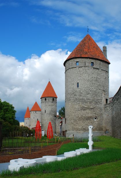 EE_HJ_Tallinn_city_walls_towers_1