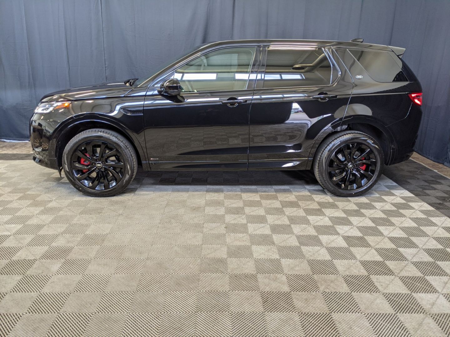 2021 land rover discovery blue