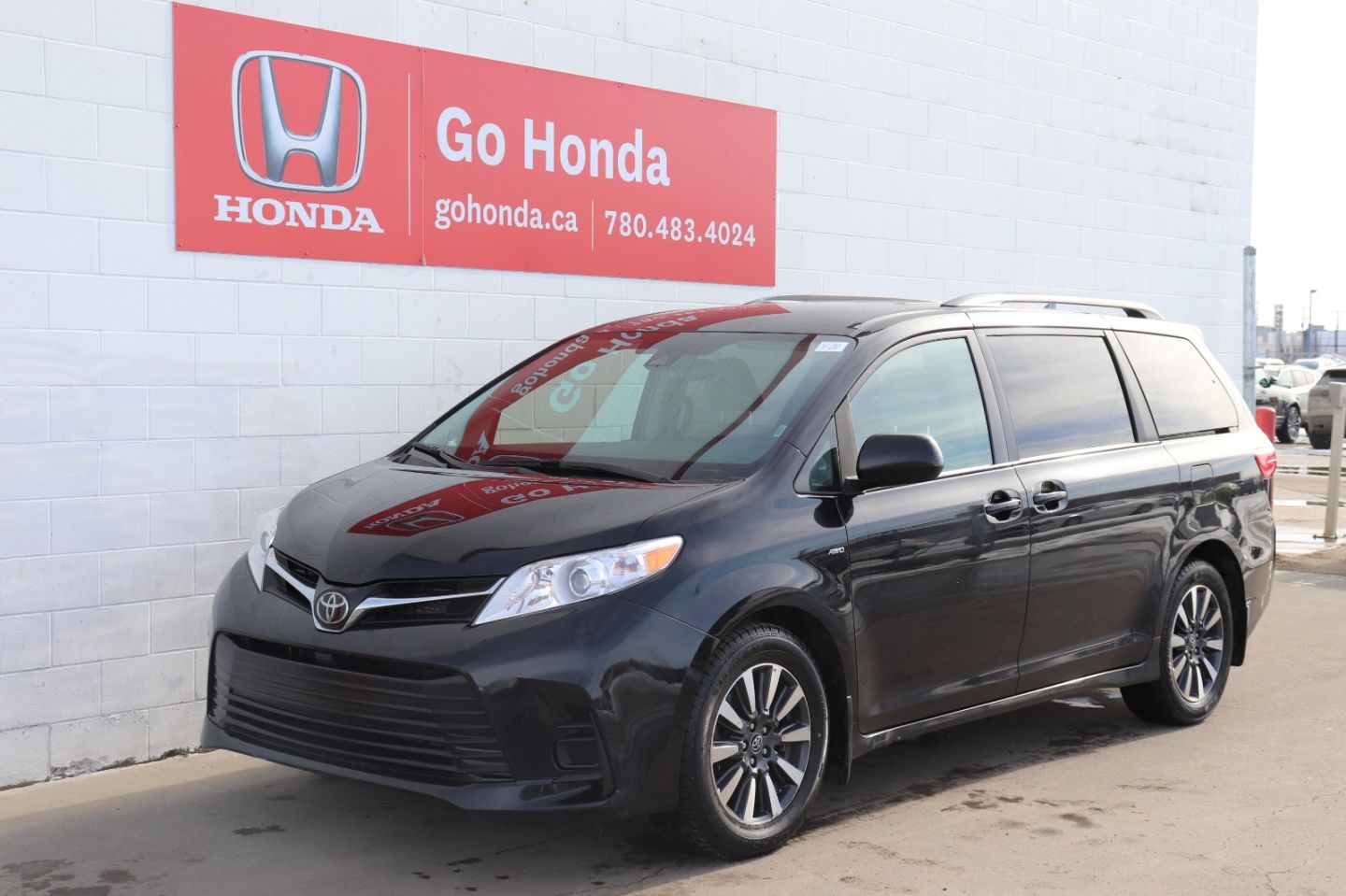 2019 toyota sienna le awd passenger van