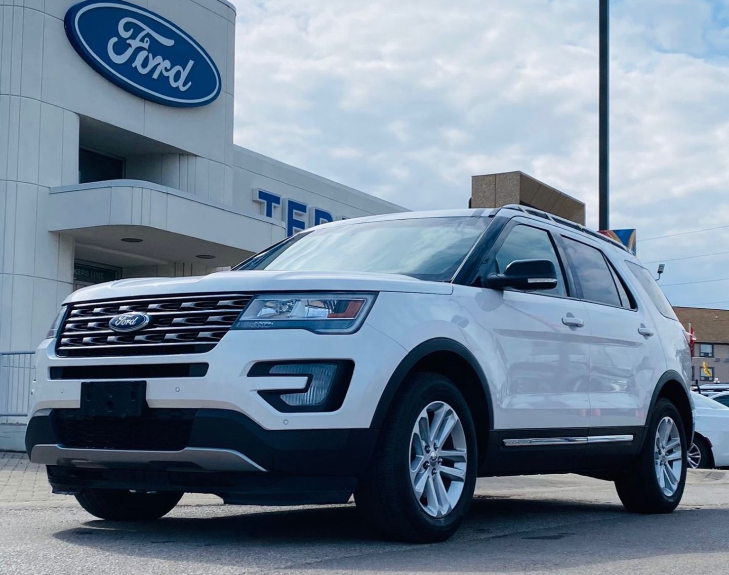 Used 16 Ford Explorer Xlt Pt3812 Burlington Ontario Go Auto
