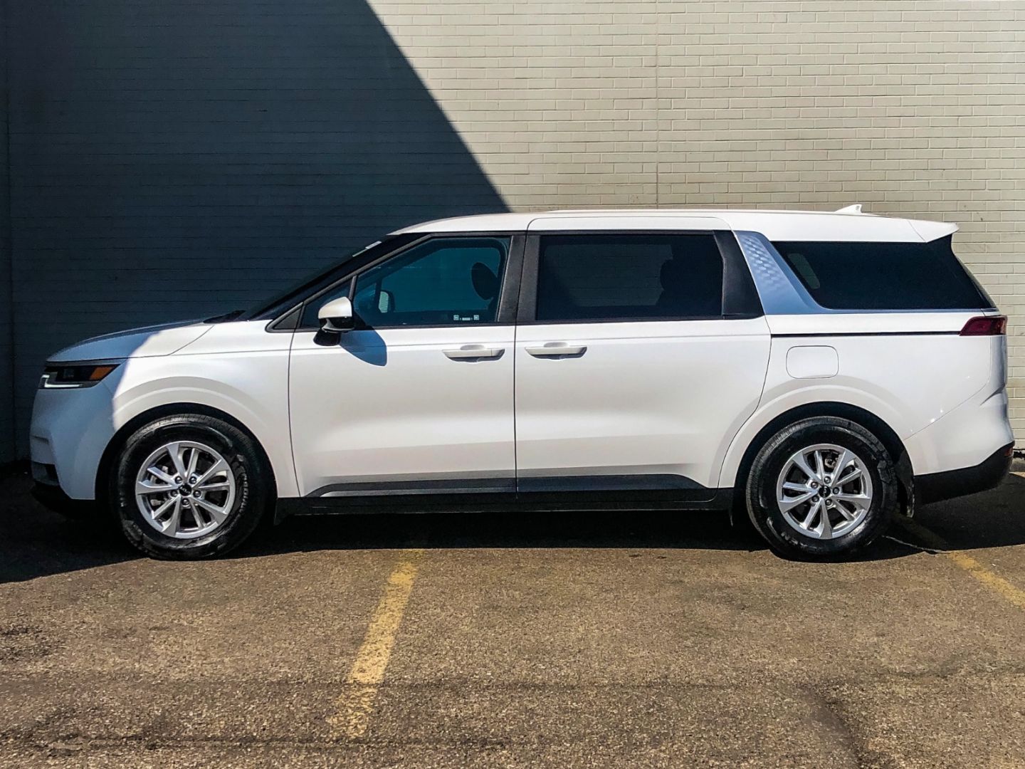 Used 2022 Kia Carnival LX PW6491 Edmonton Alberta Go Auto