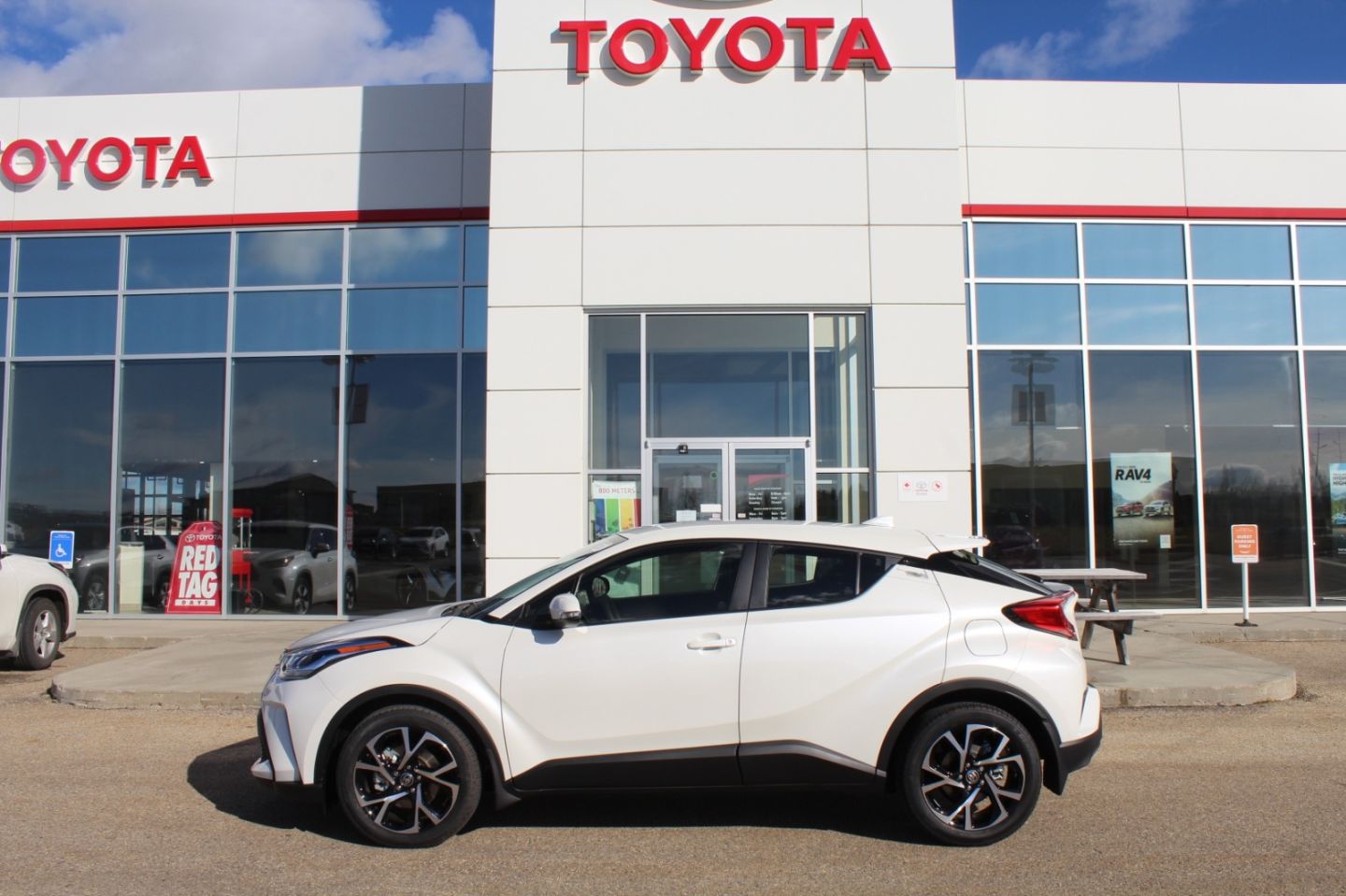 New 2021 Toyota C-HR XLE 21CR6085 | Drayton Valley Alberta | Go Auto