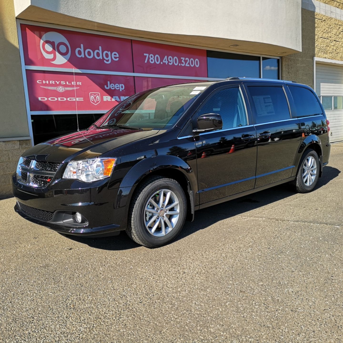 dodge caravan 8 seater