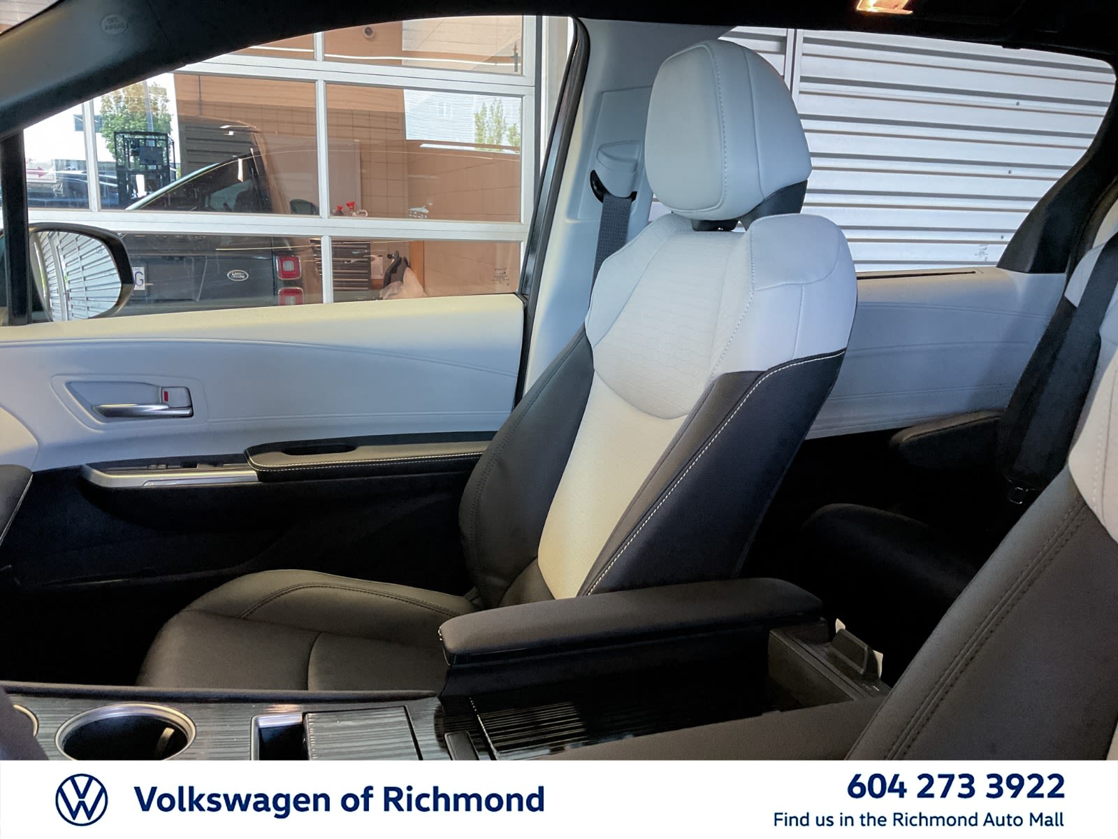 2025 Toyota Sienna XSE, Vancouver, Cash