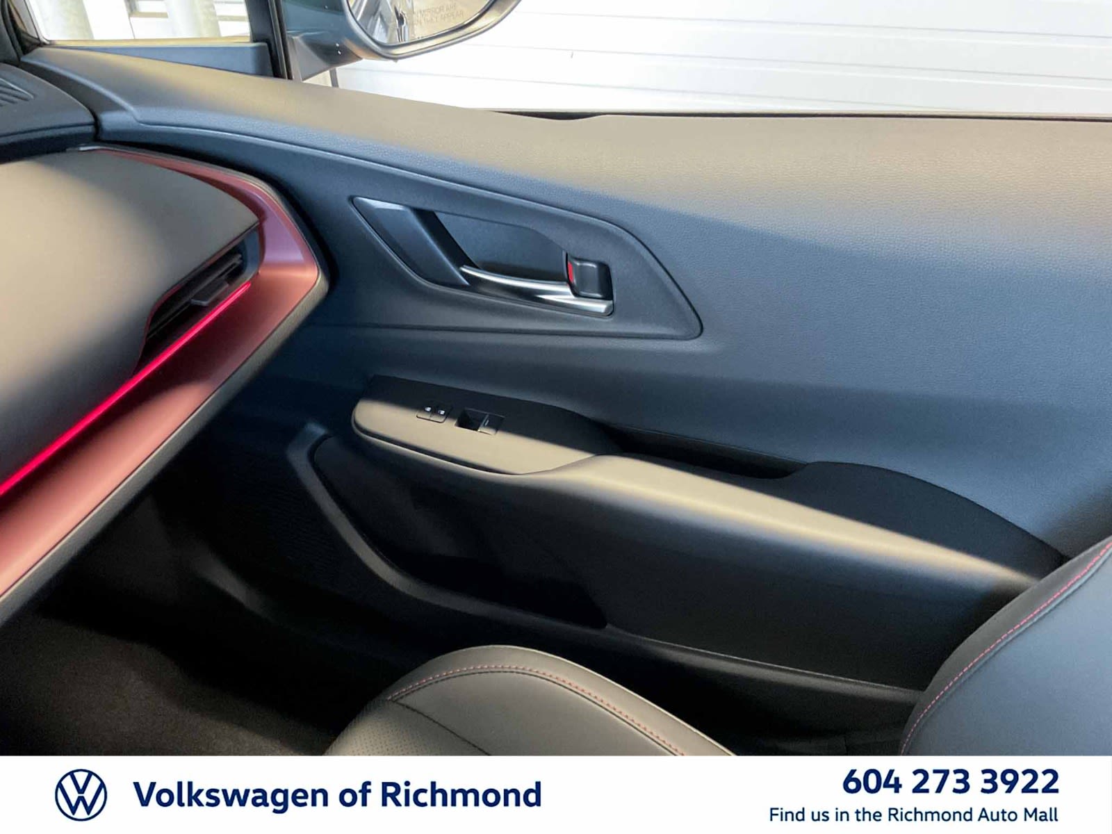 2025 Toyota Prius Plug-In Hybrid SE, 温哥华, 全款车