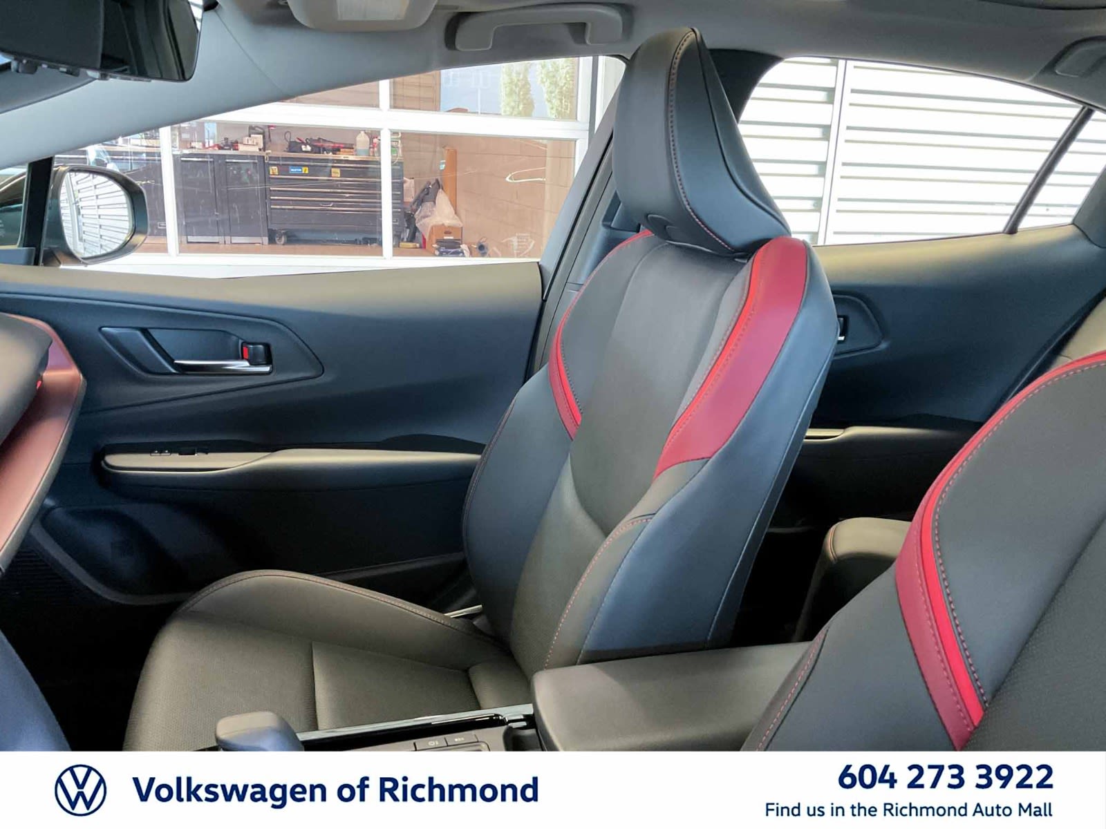 2025 Toyota Prius Plug-In Hybrid SE, 温哥华, 全款车