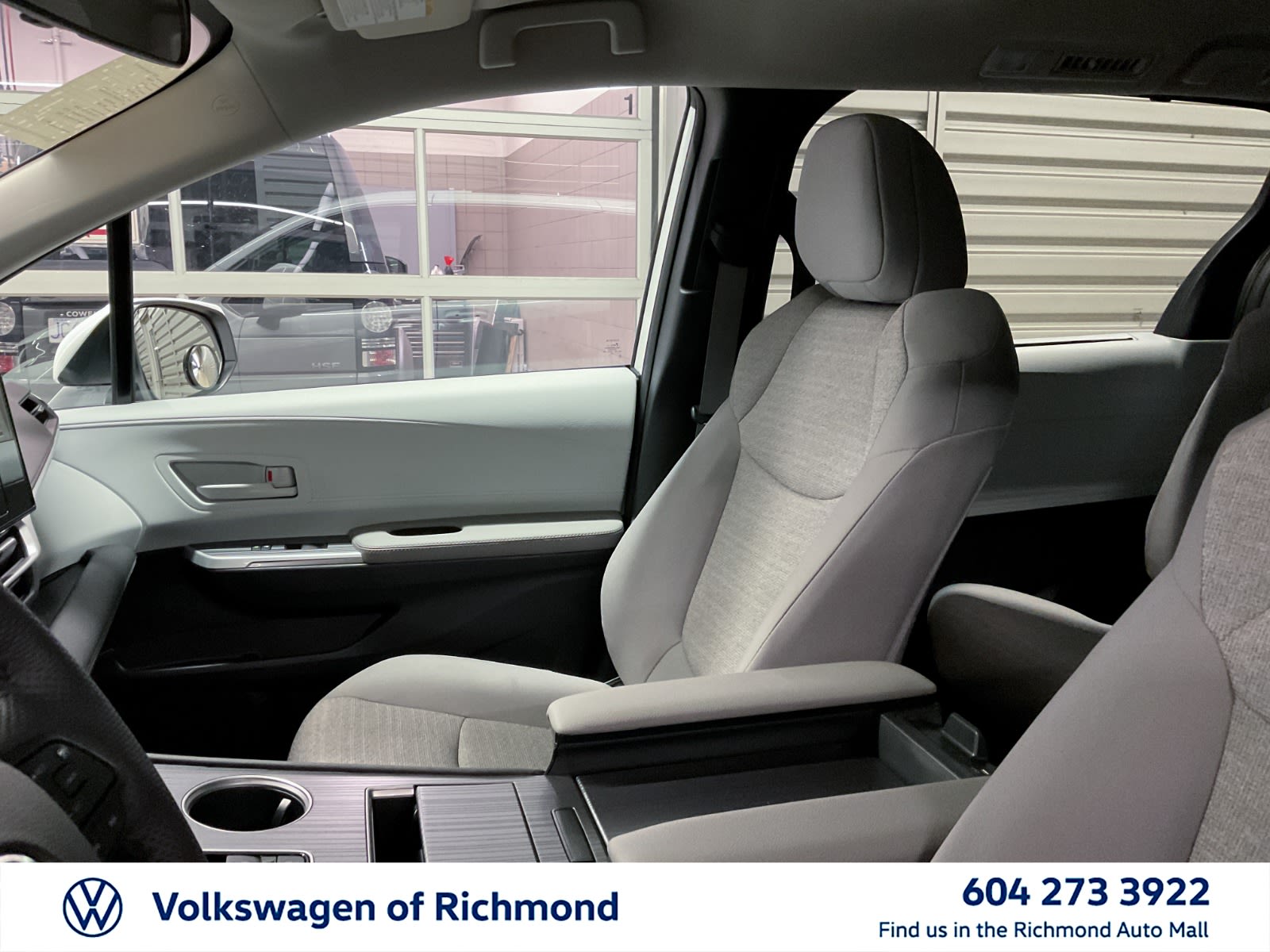 2025 Toyota Sienna LE, Vancouver, Cash
