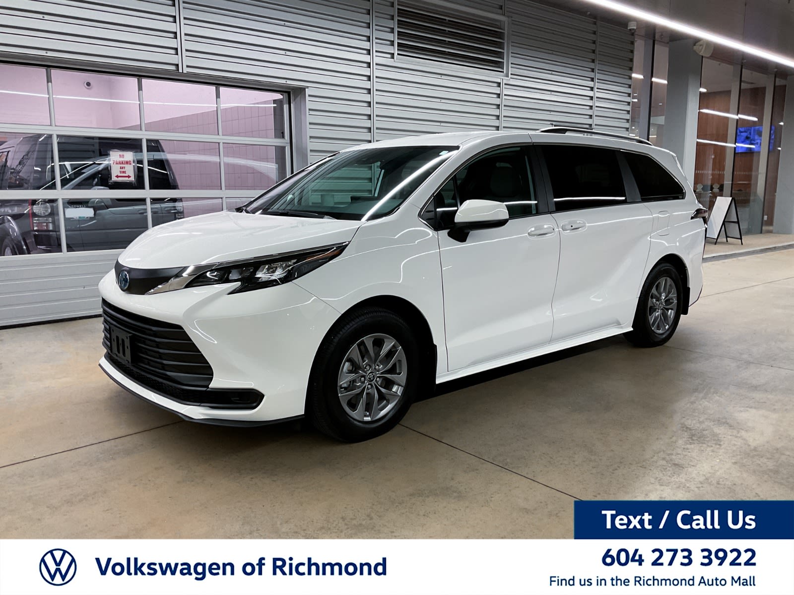 2025 Toyota Sienna LE, Vancouver, Cash