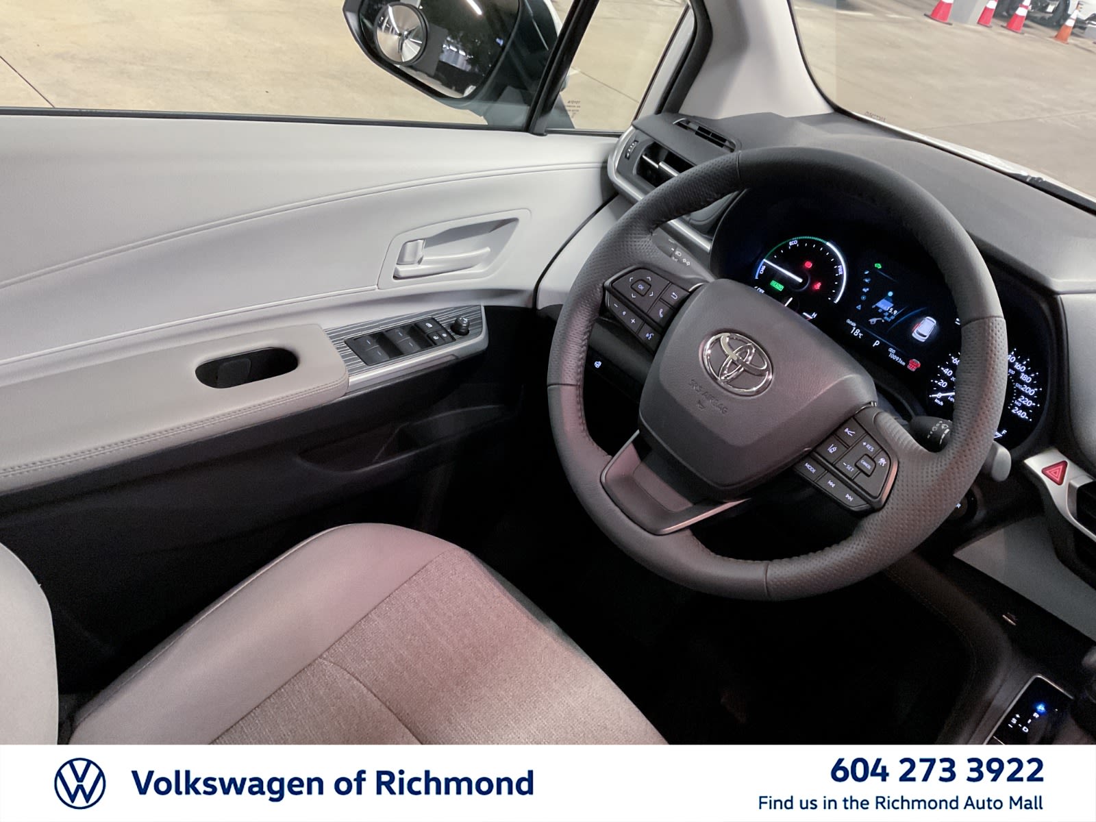 2025 Toyota Sienna LE, Vancouver, Cash