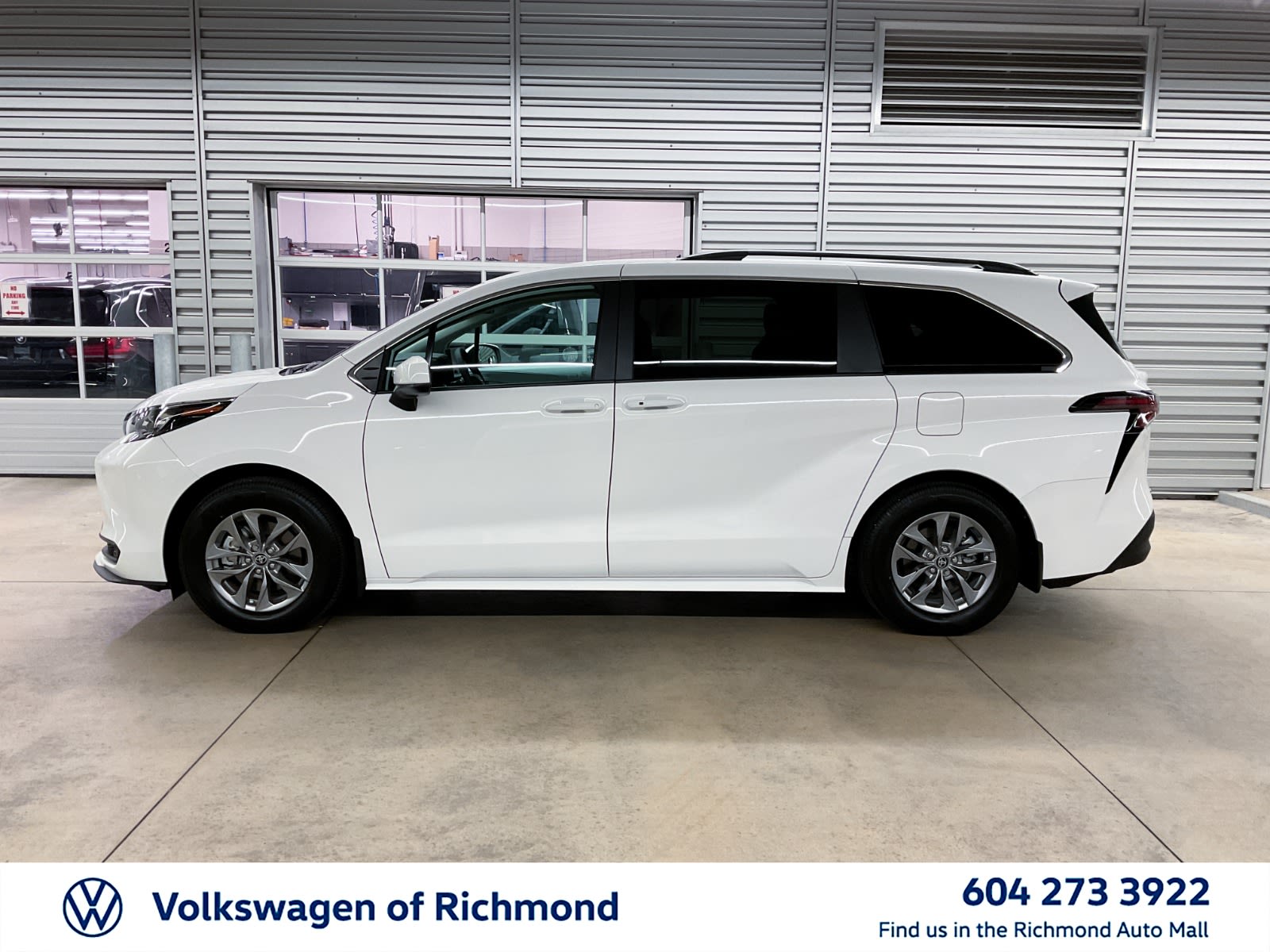 2025 Toyota Sienna LE, Vancouver, Cash