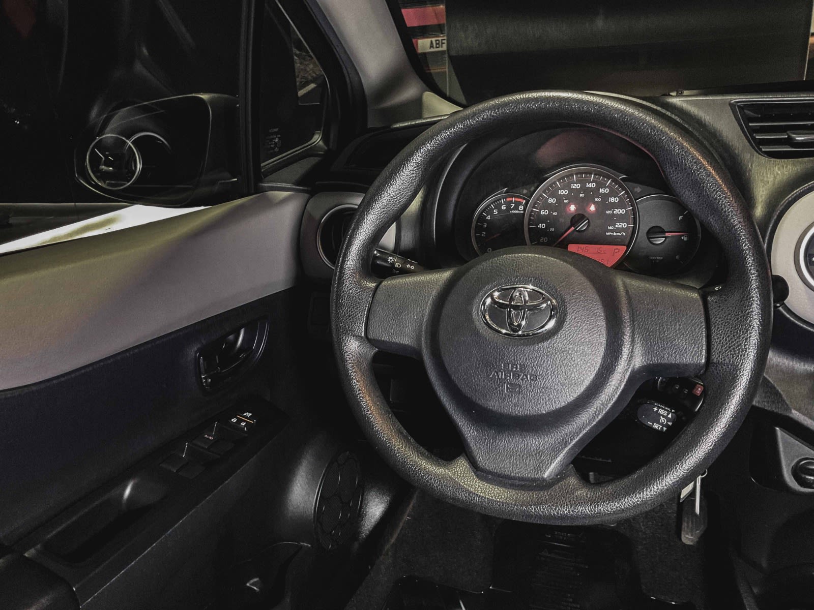 2012 Toyota Yaris LE, 温哥华, 全款车