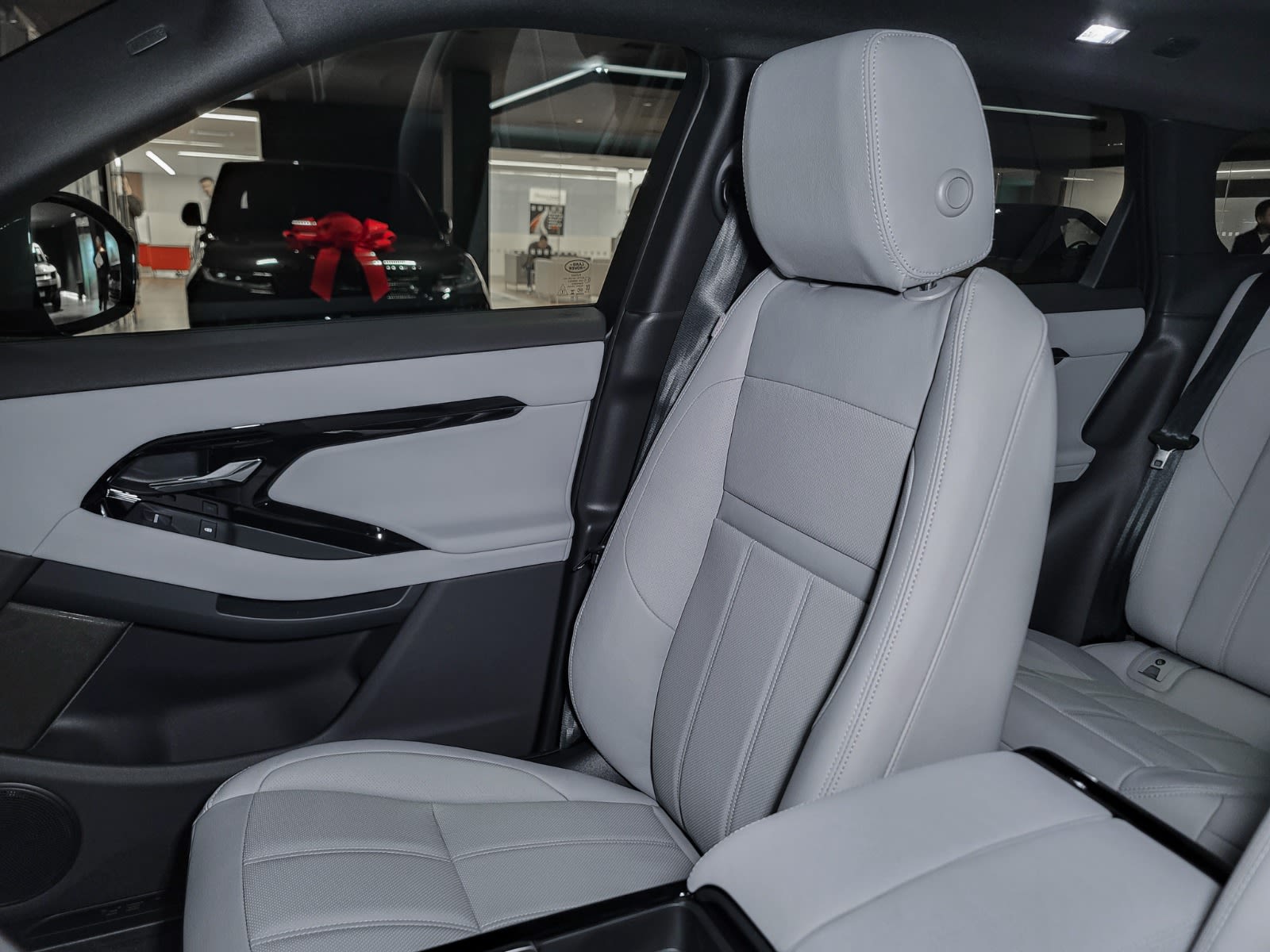 2026 Land Rover Range Rover Evoque S, Vancouver, Cash