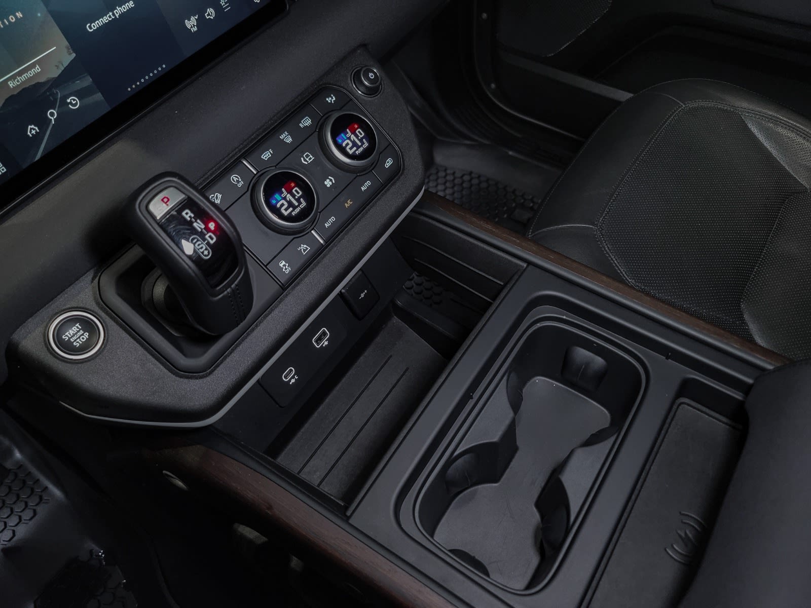 2023 Land Rover Defender SE, Vancouver, Cash