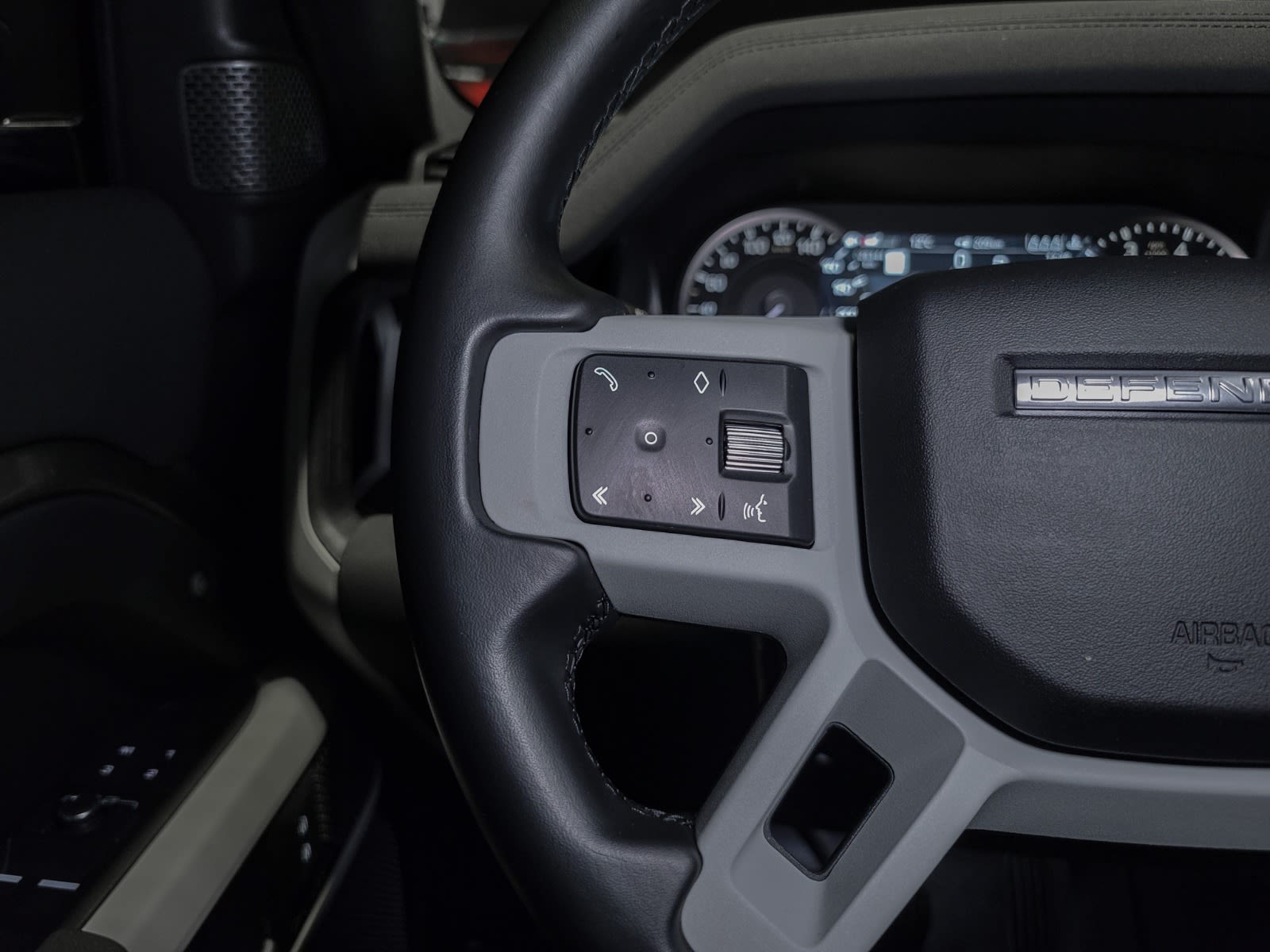 2023 Land Rover Defender SE, Vancouver, Cash