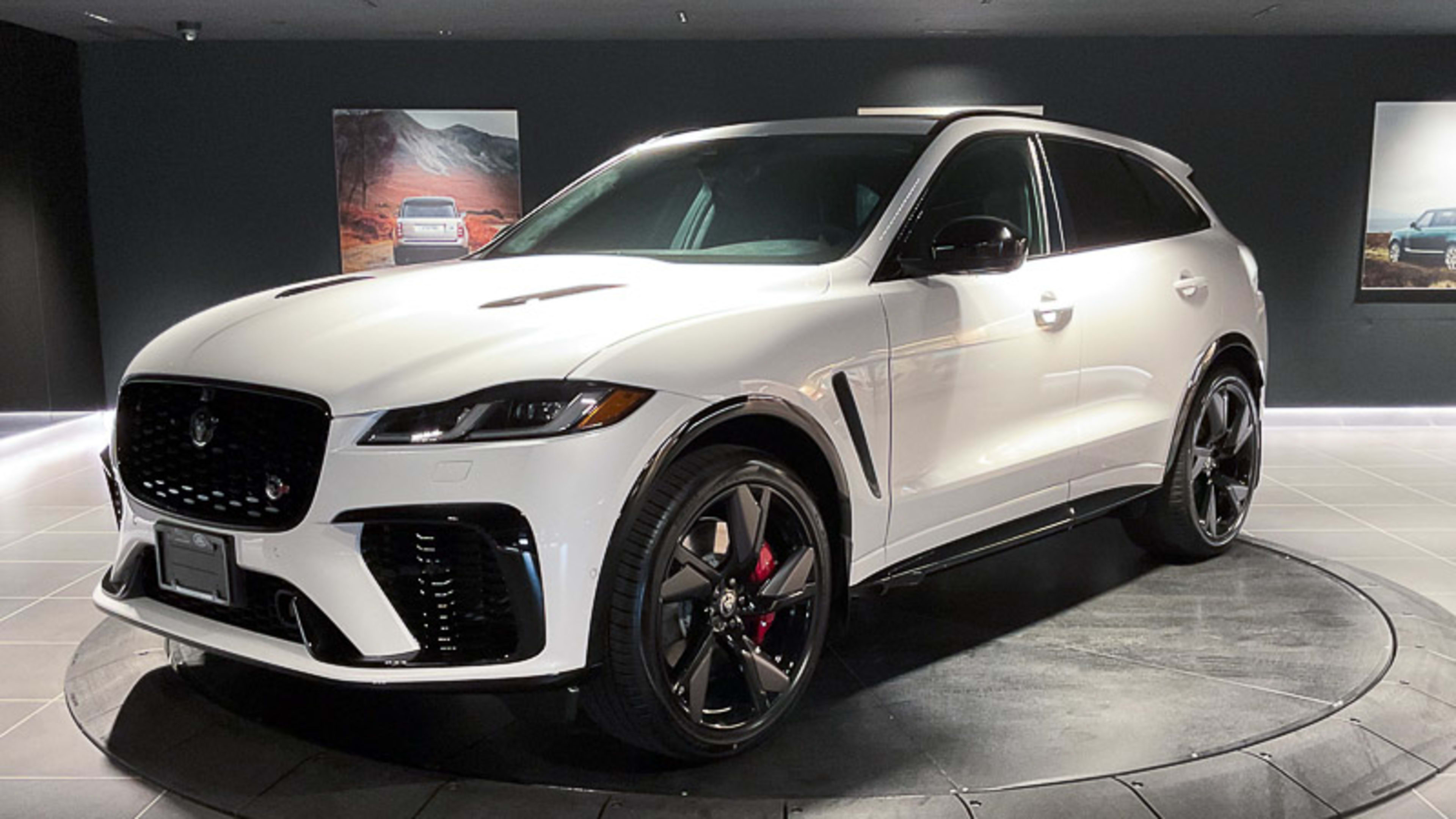 Jaguar F-PACE P550 SVR Auto