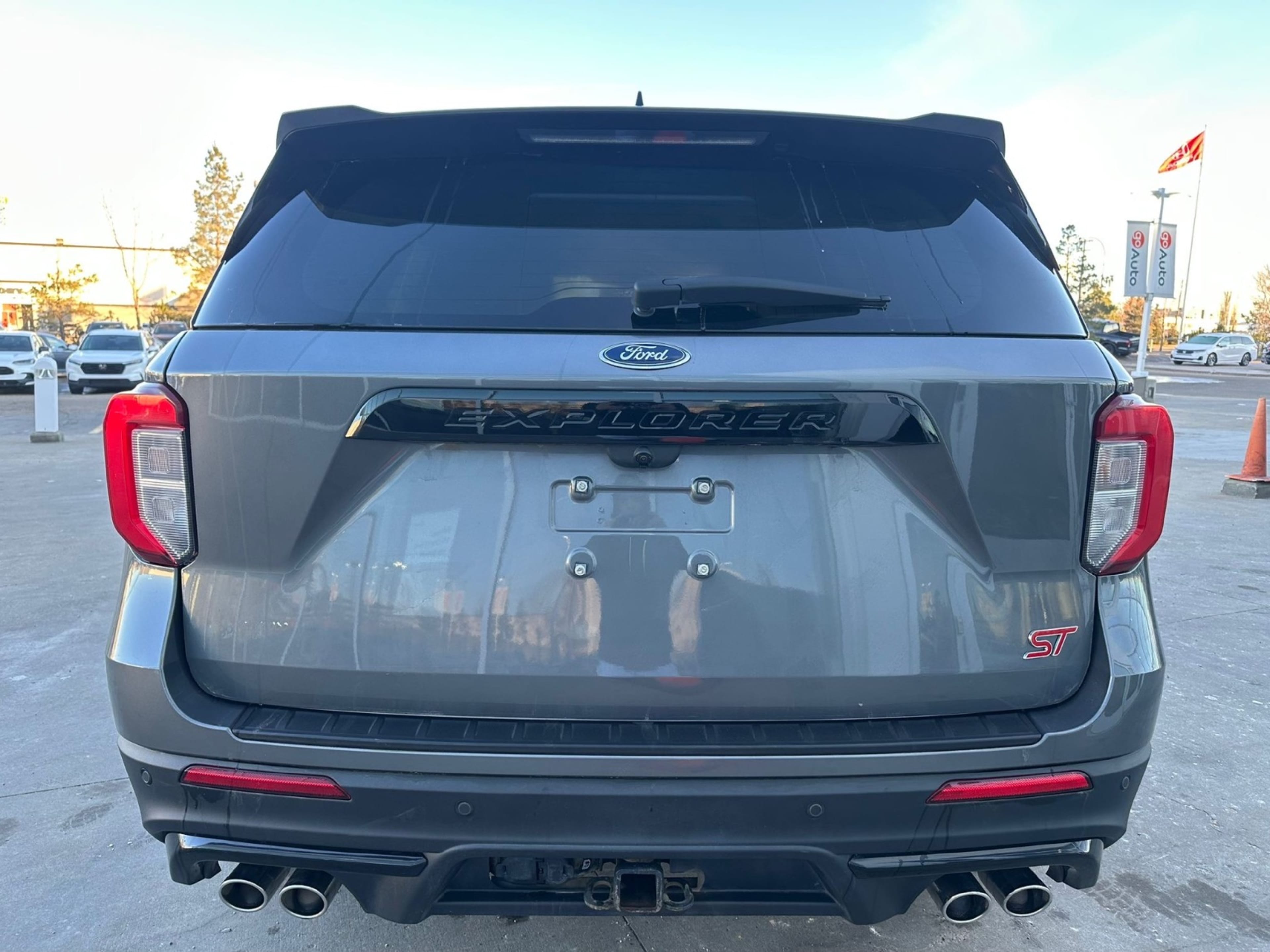 2022 Ford Explorer ST photo 4