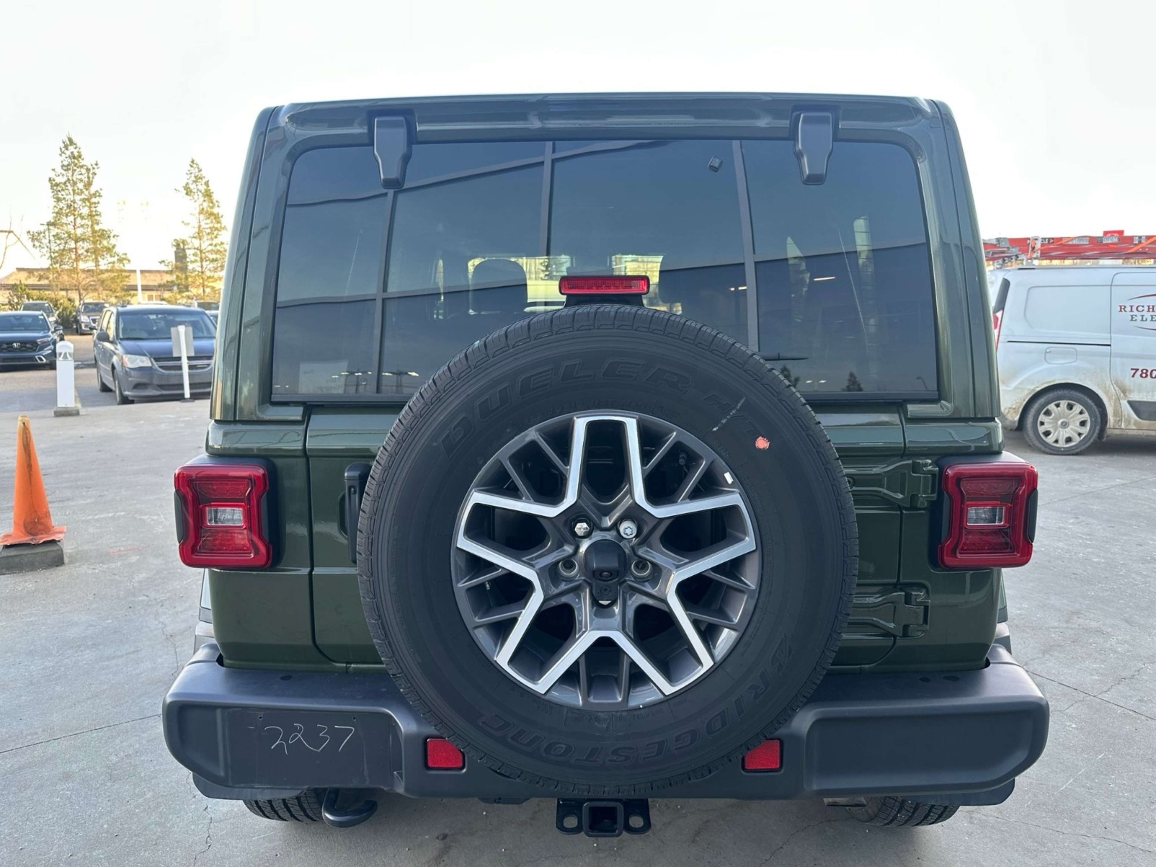 2024 Jeep Wrangler Sahara photo 4