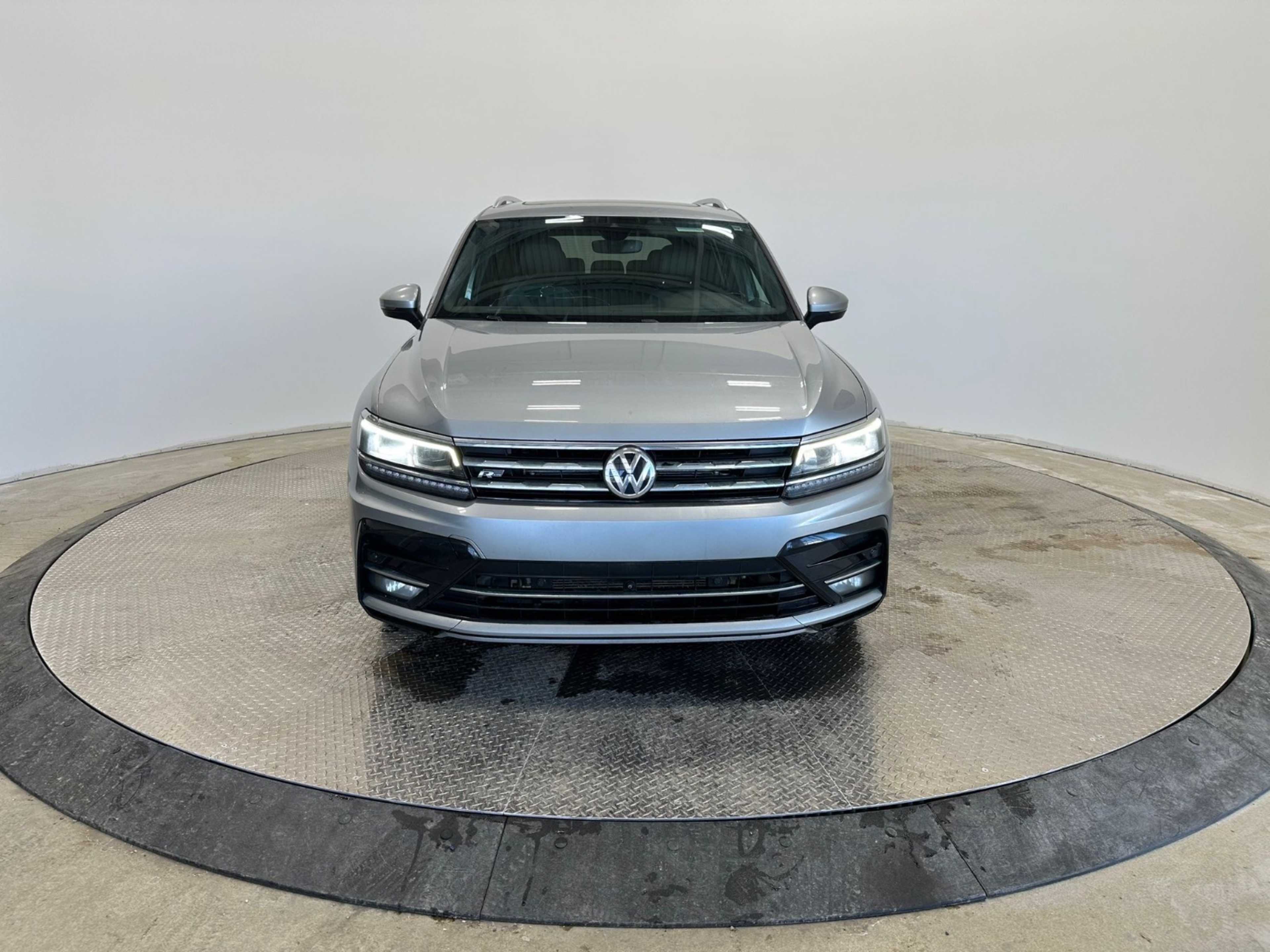 2020 Volkswagen Tiguan SEL Premium R-Line photo 2