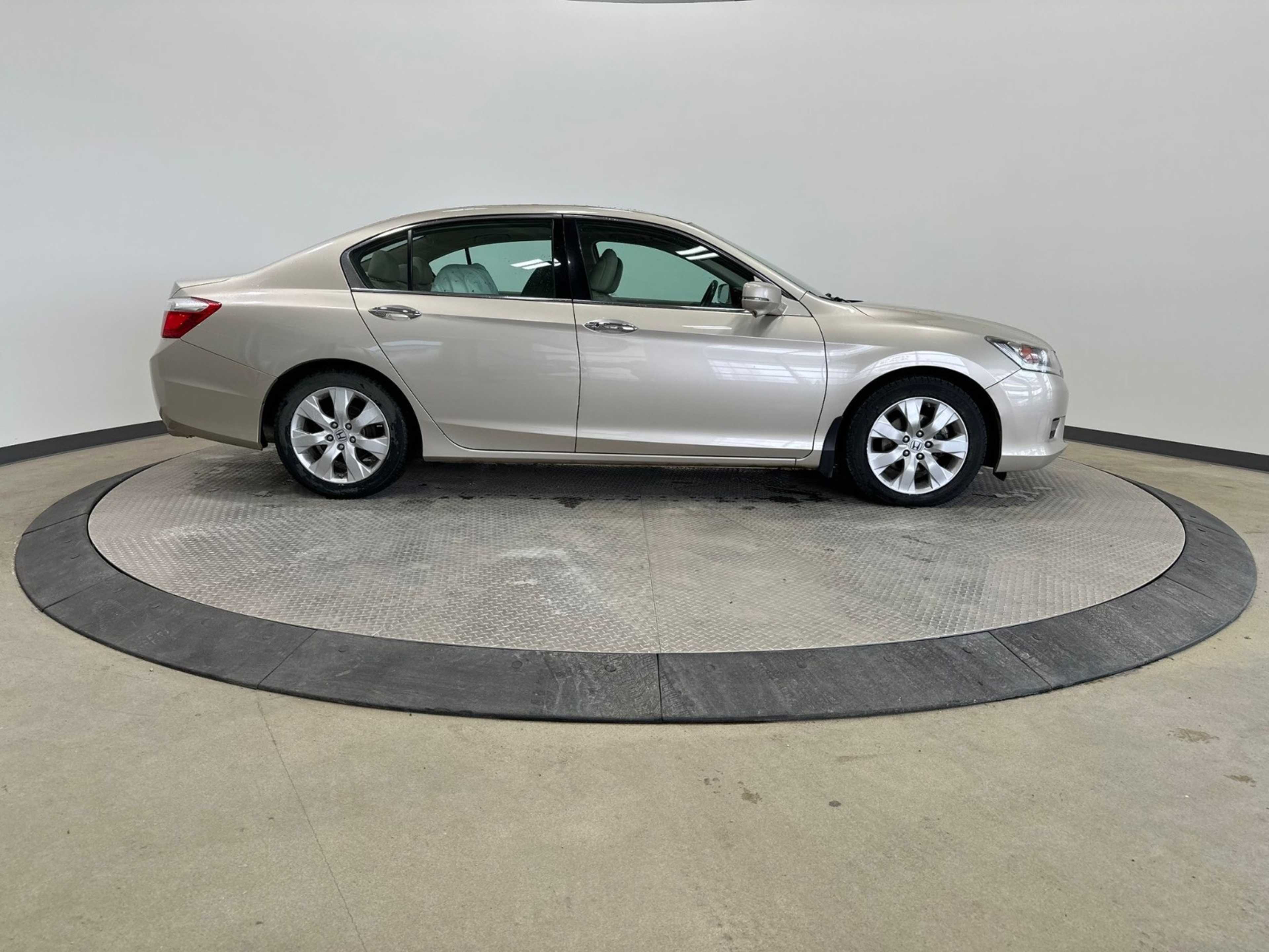 2015 Honda Accord Touring photo 2