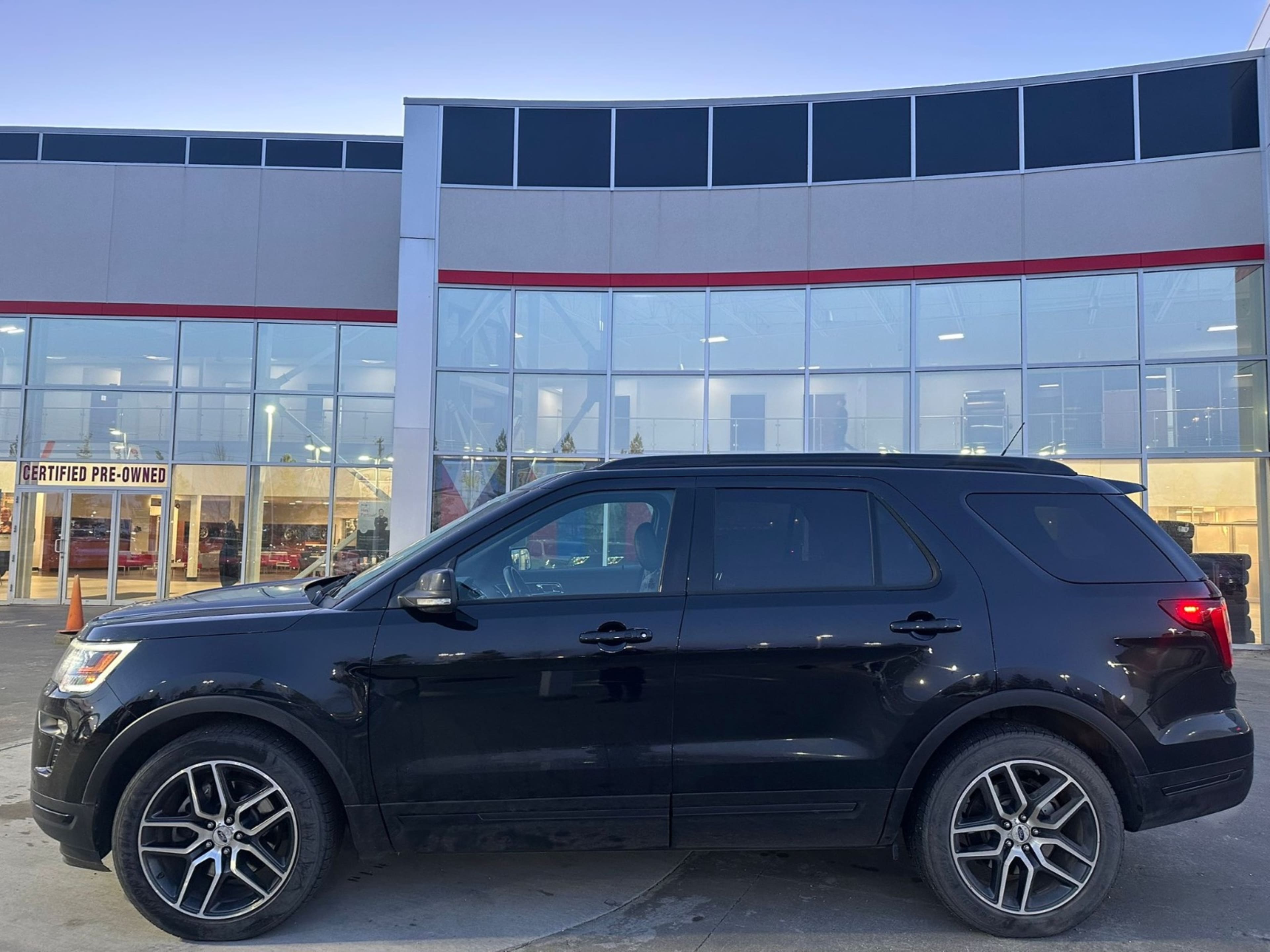 2018 Ford Explorer Sport photo 3