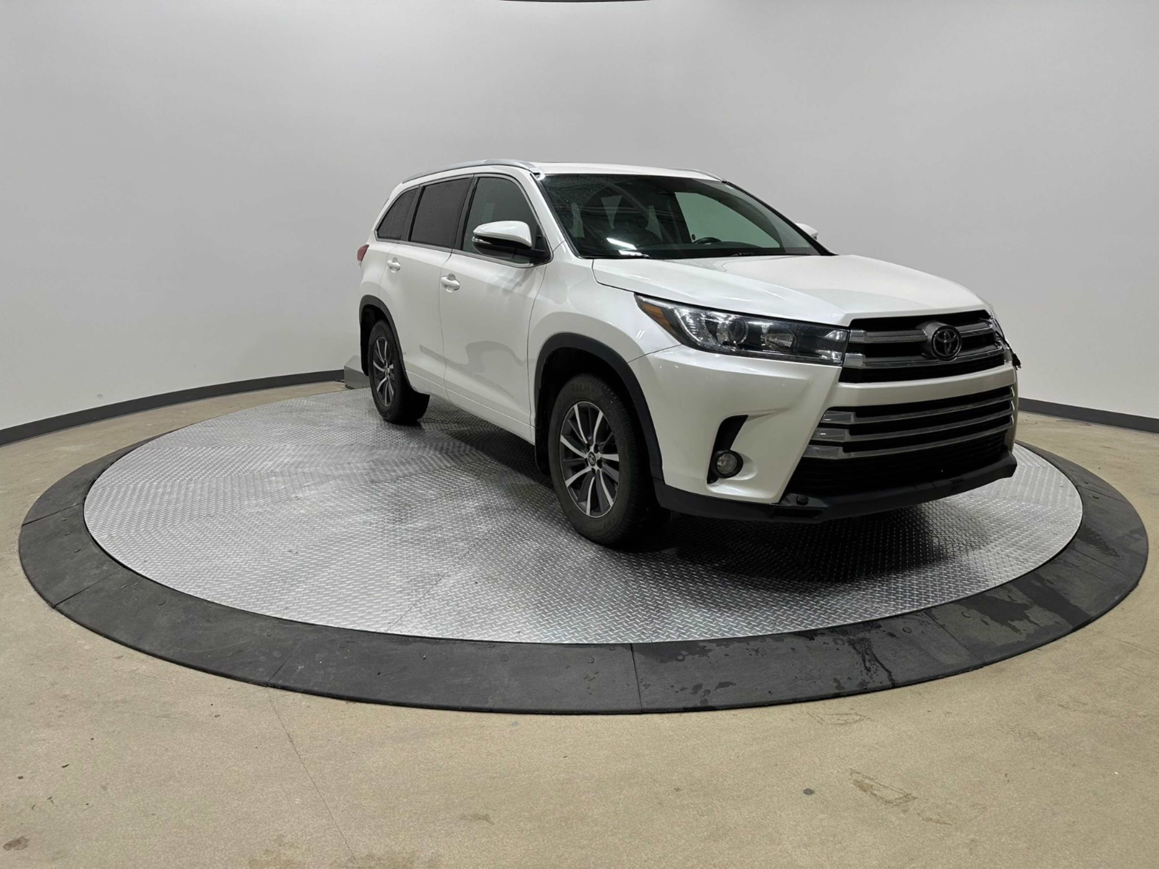 Voxcar TOYOTA Highlander SUV in , VICTORIA