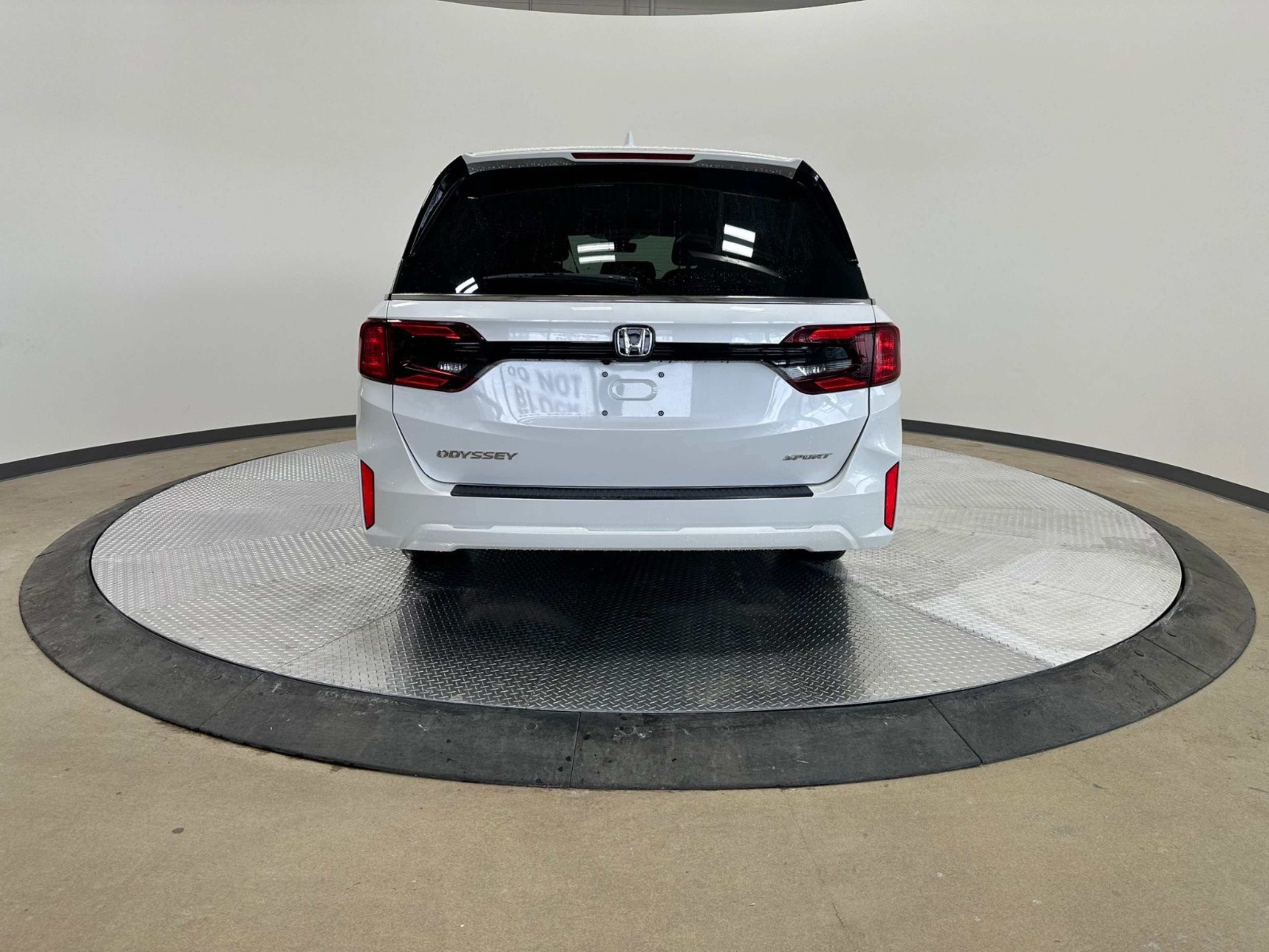 2025 Honda Odyssey photo 3