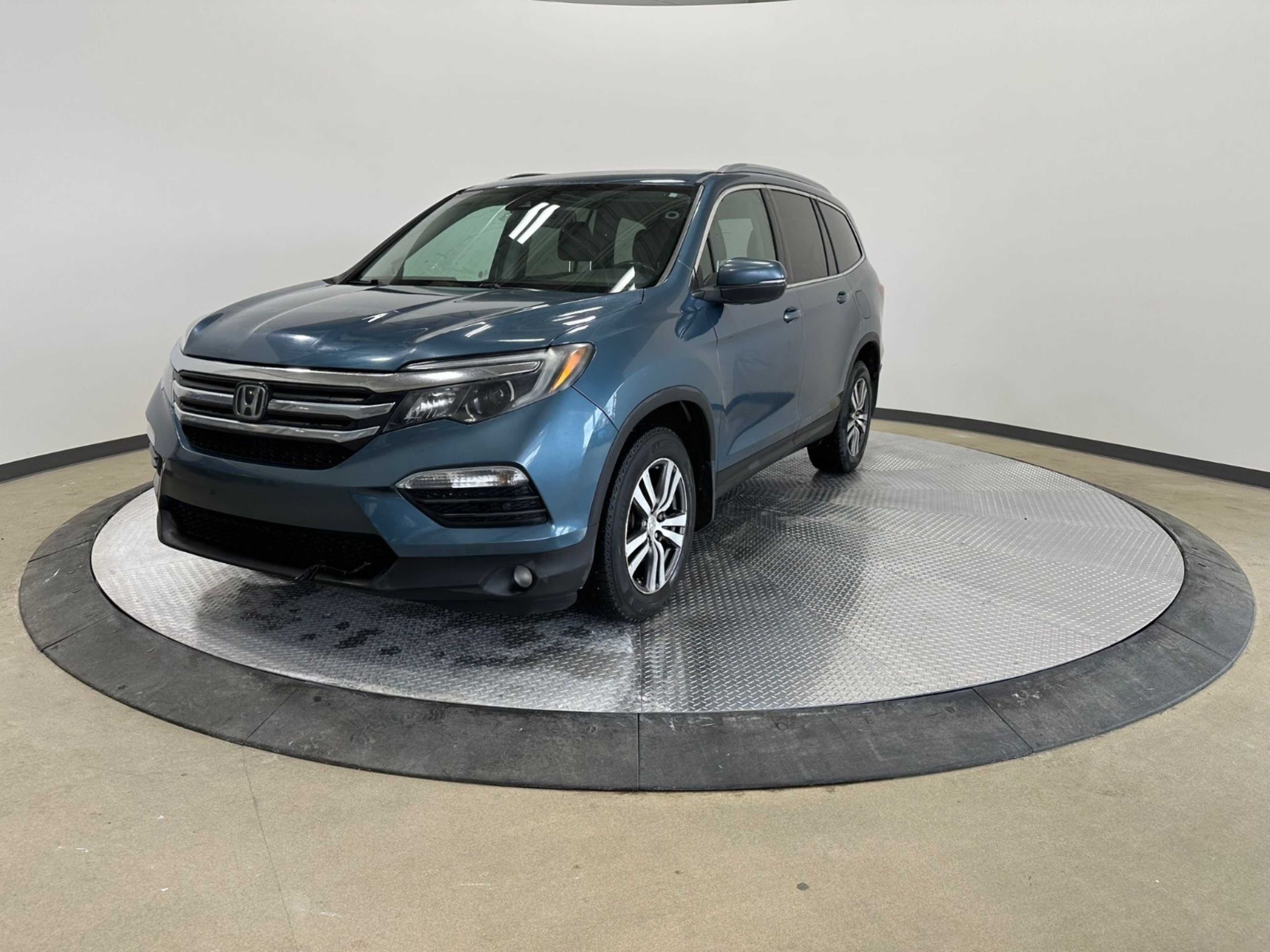 2016 Honda Pilot EX-L photo 2