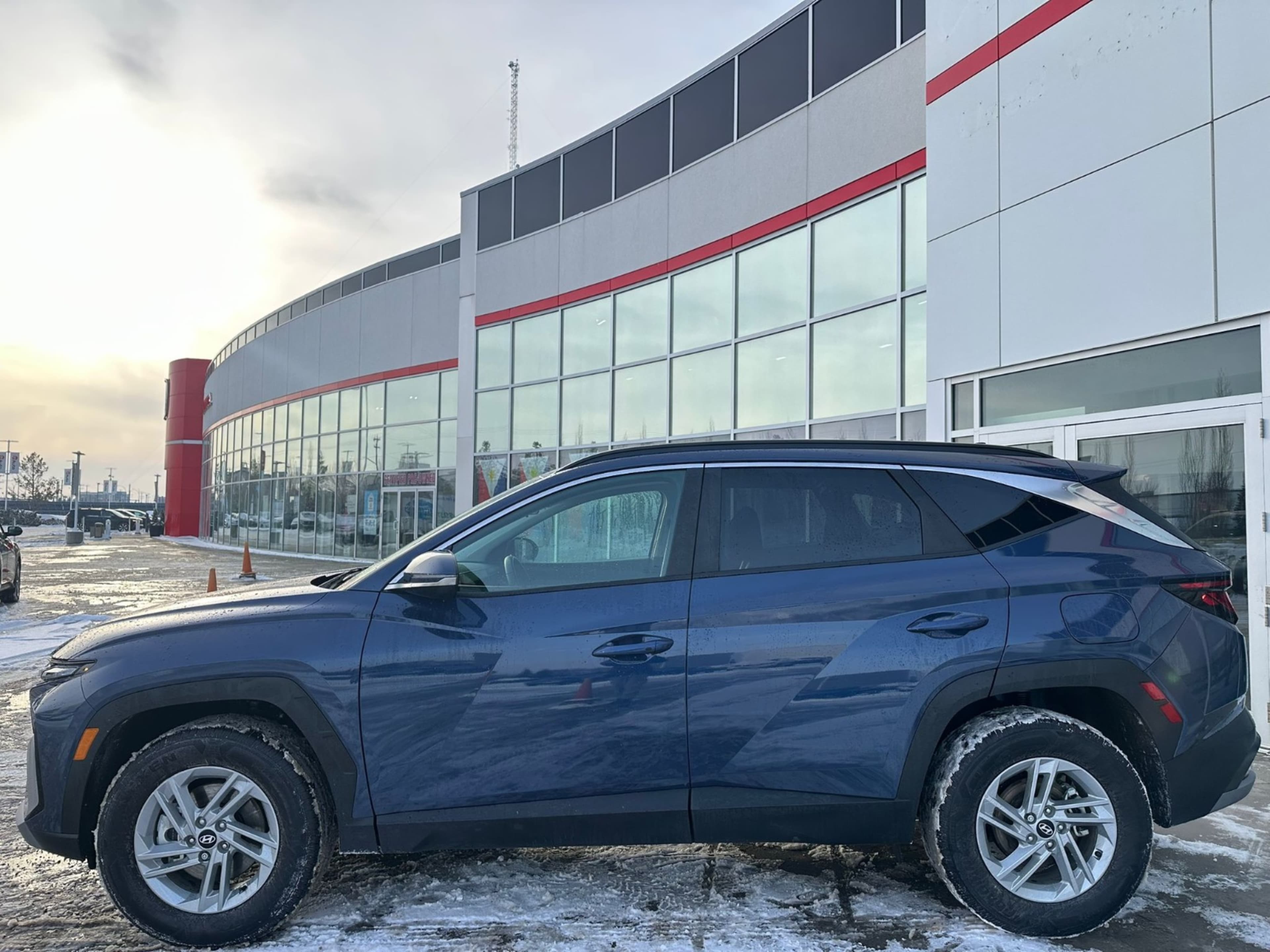 2025 Hyundai Tucson SEL photo 3