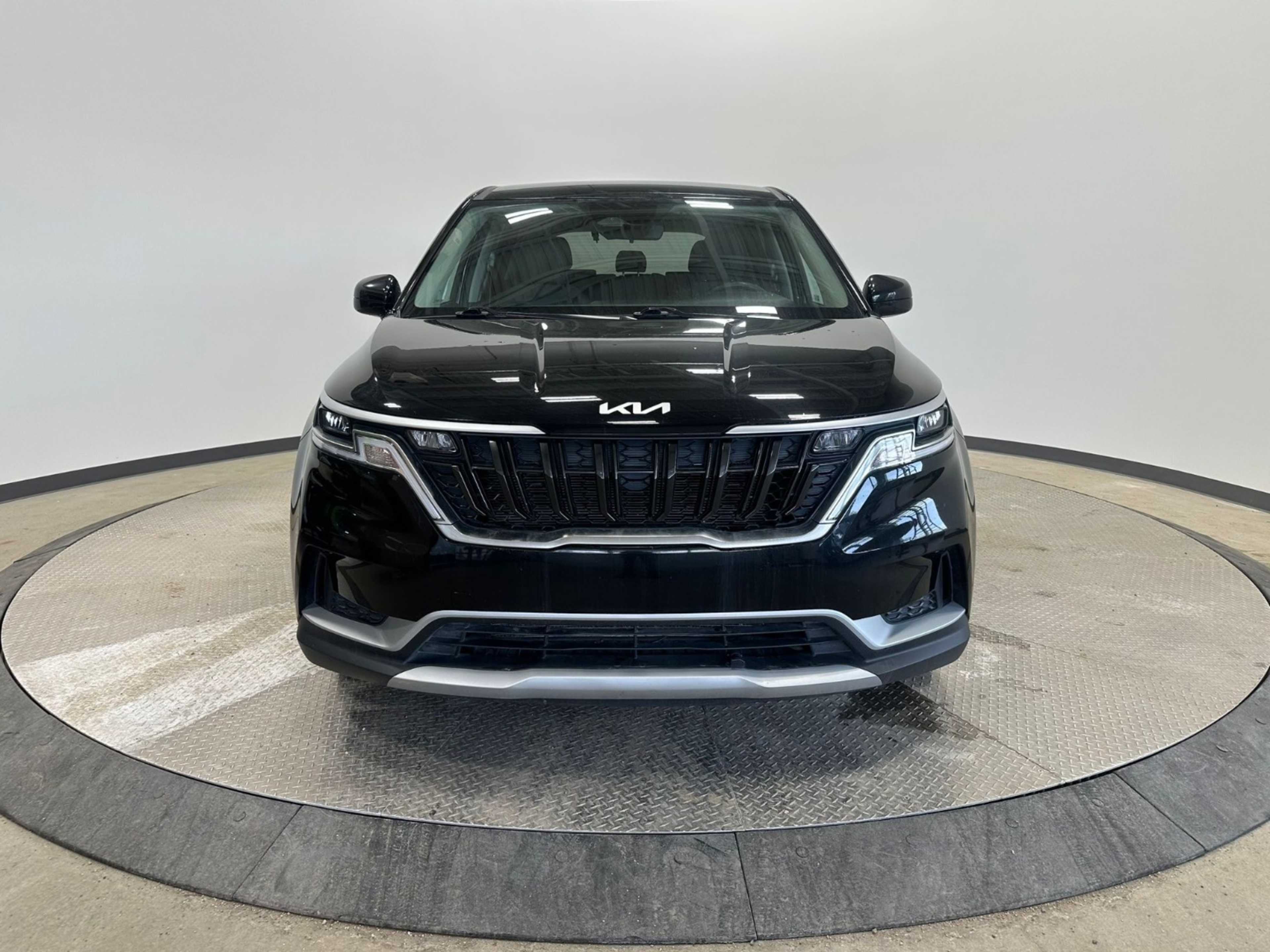 2024 Kia Carnival LX photo 2