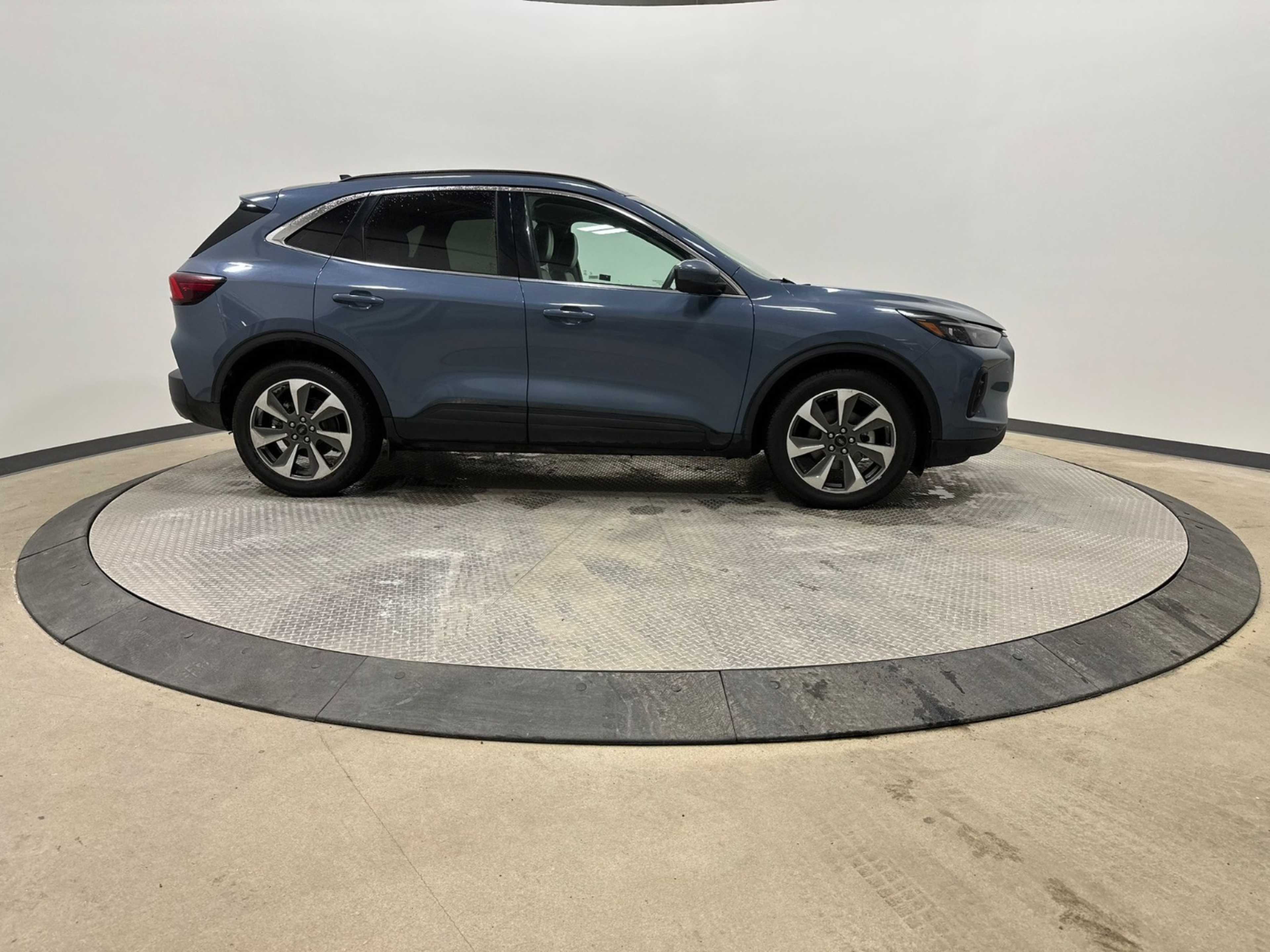 2024 Ford Escape Platinum photo 2