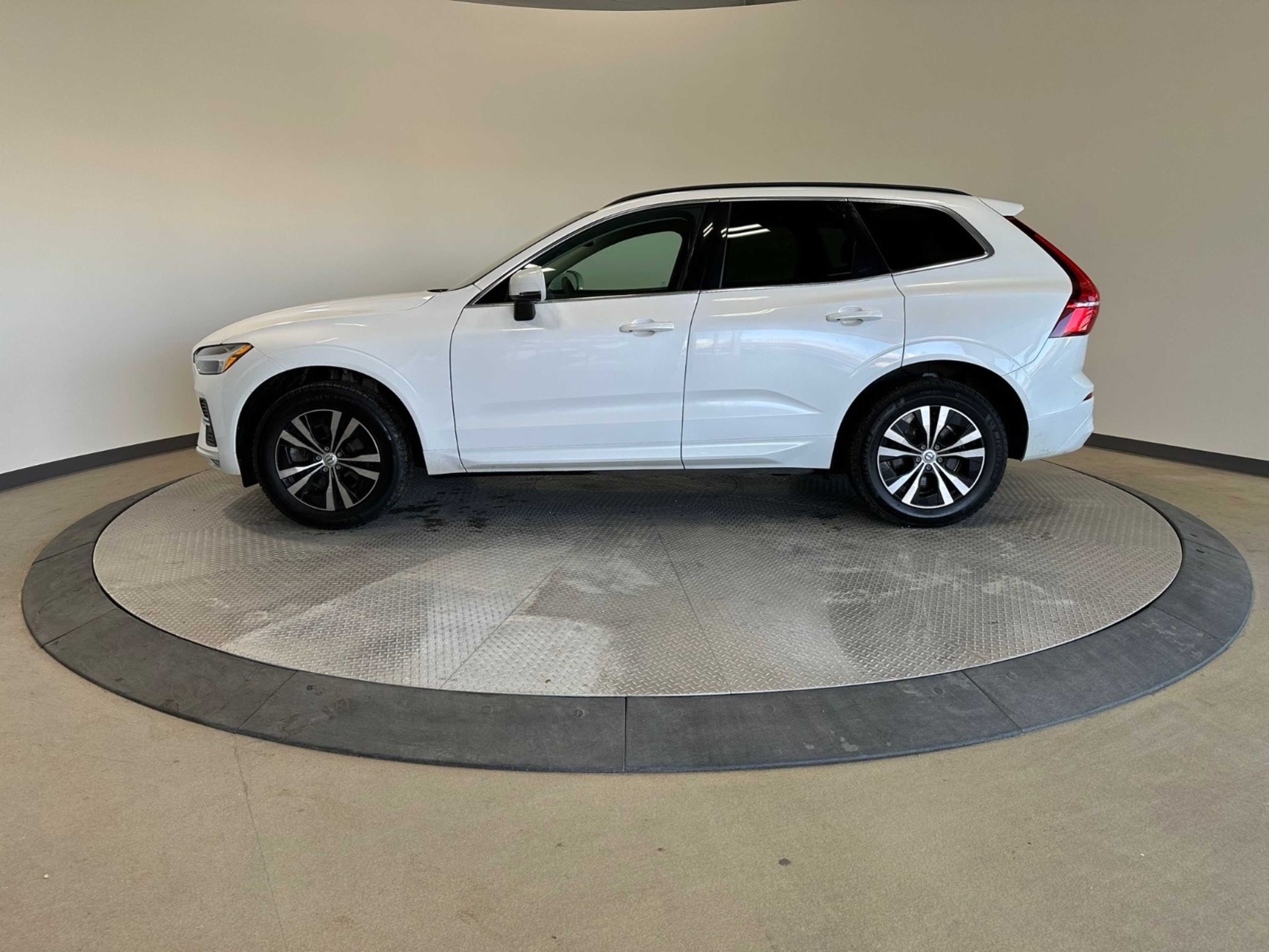 2023 Volvo XC60 Core photo 4